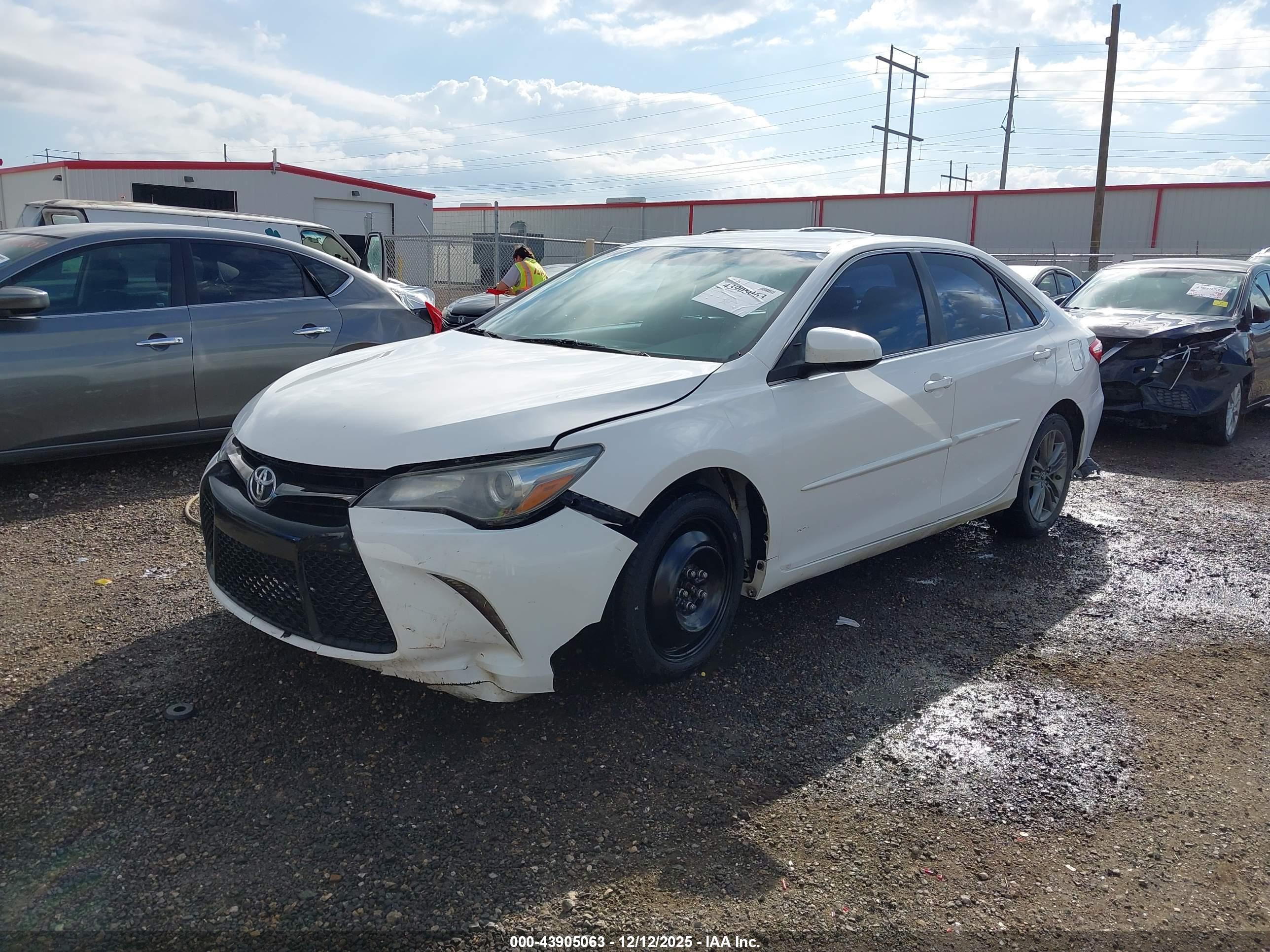 TOYOTA CAMRY image 2