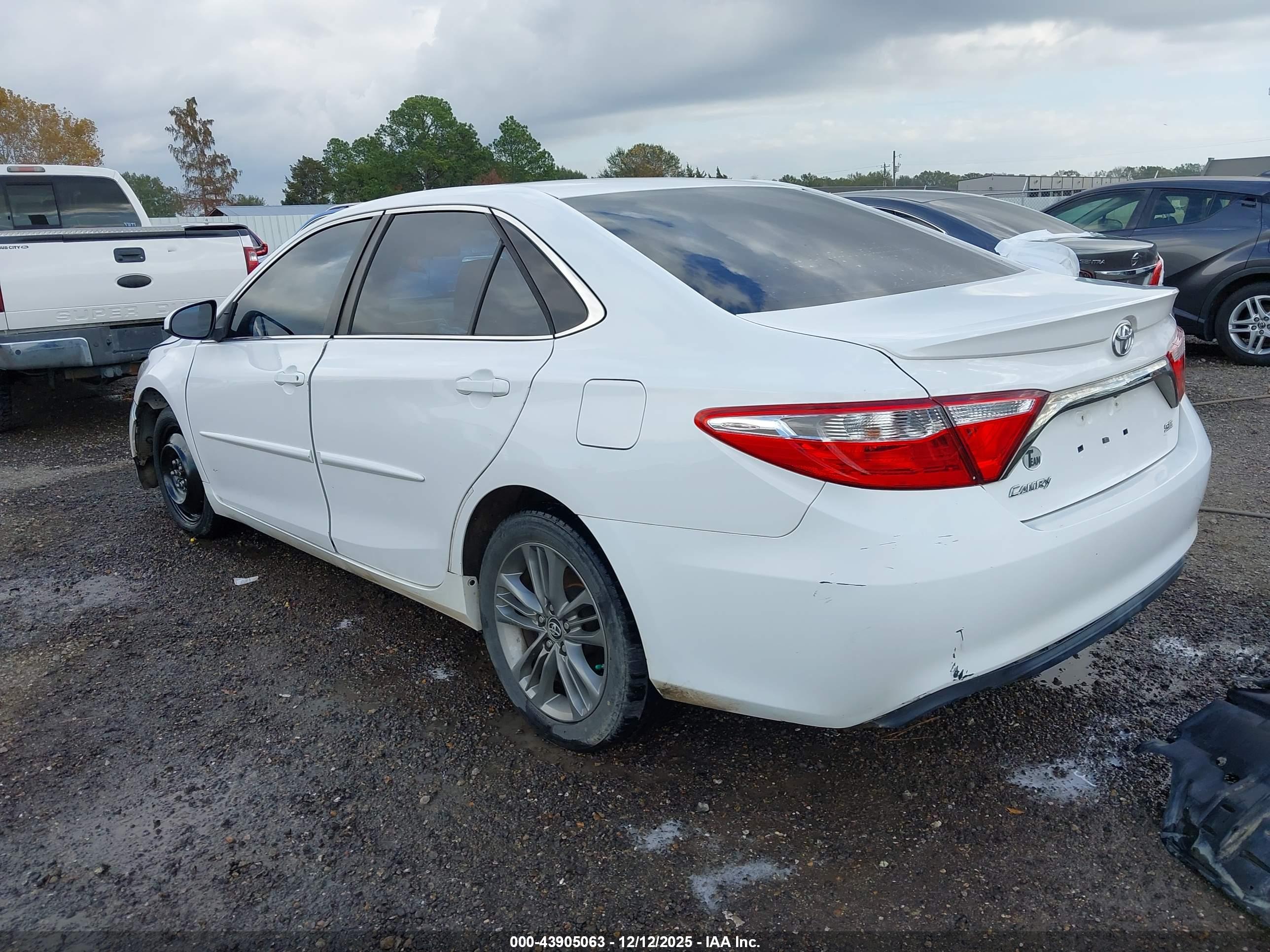 TOYOTA CAMRY image 3