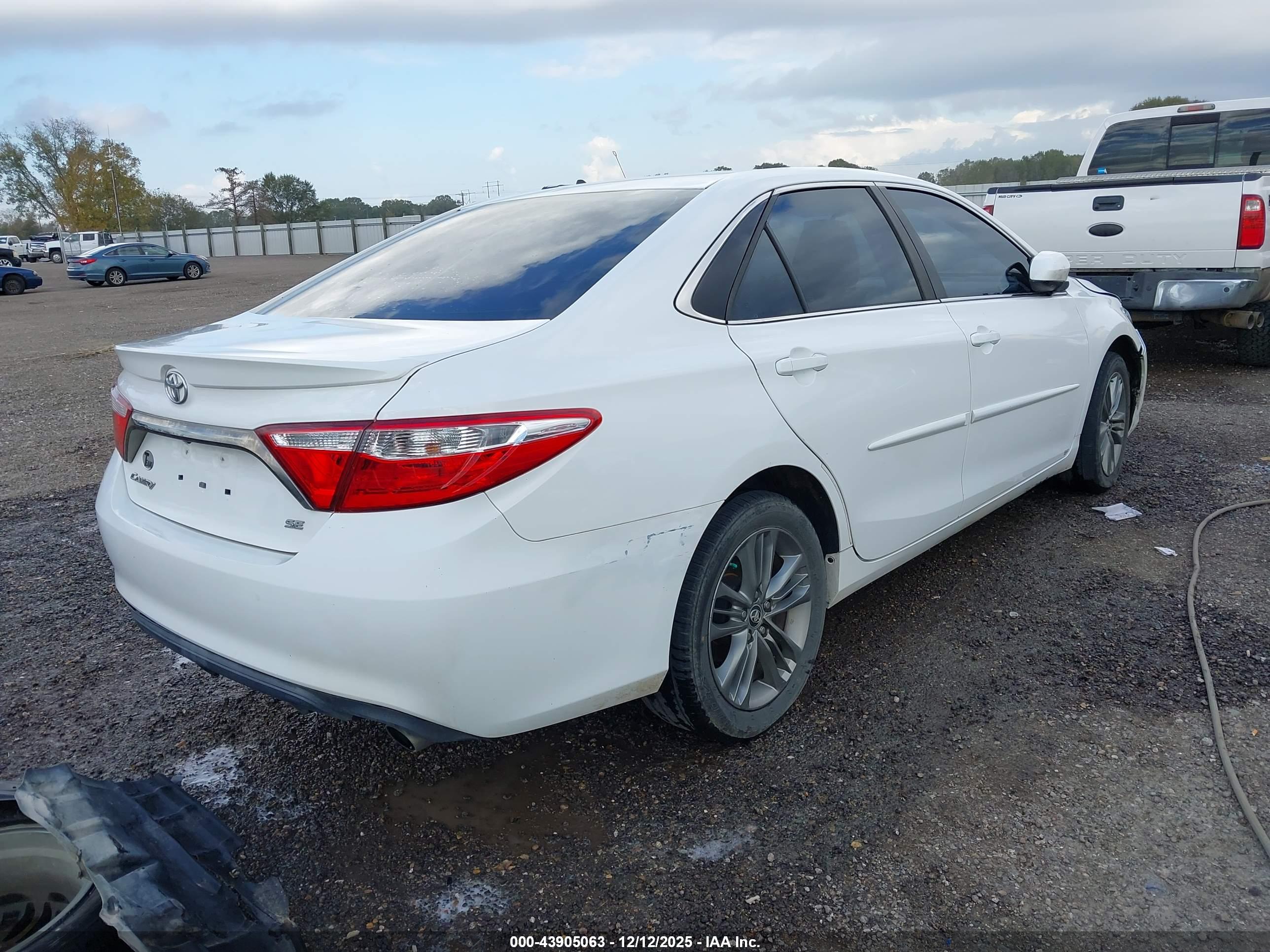 TOYOTA CAMRY image 4