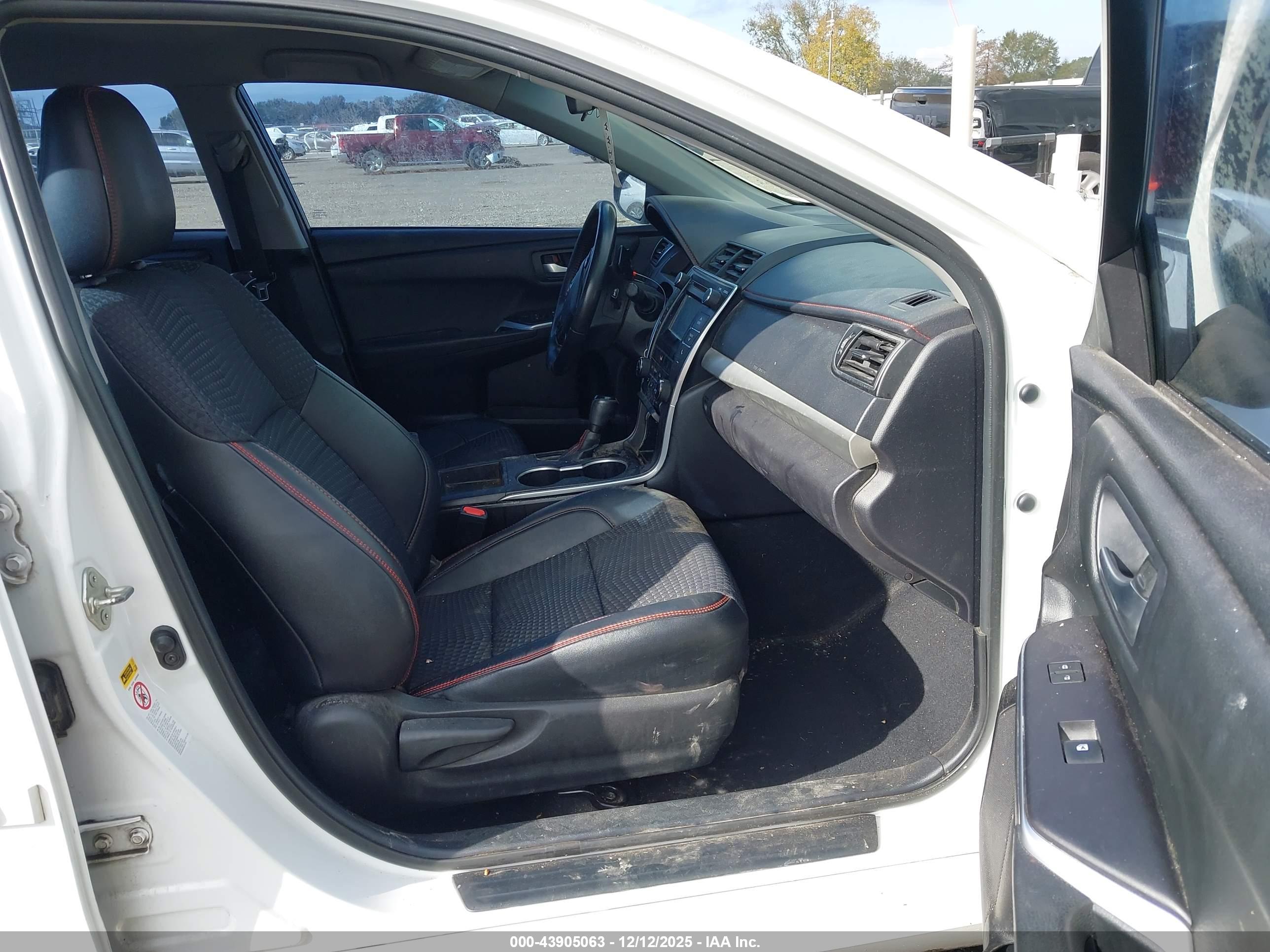 TOYOTA CAMRY image 5