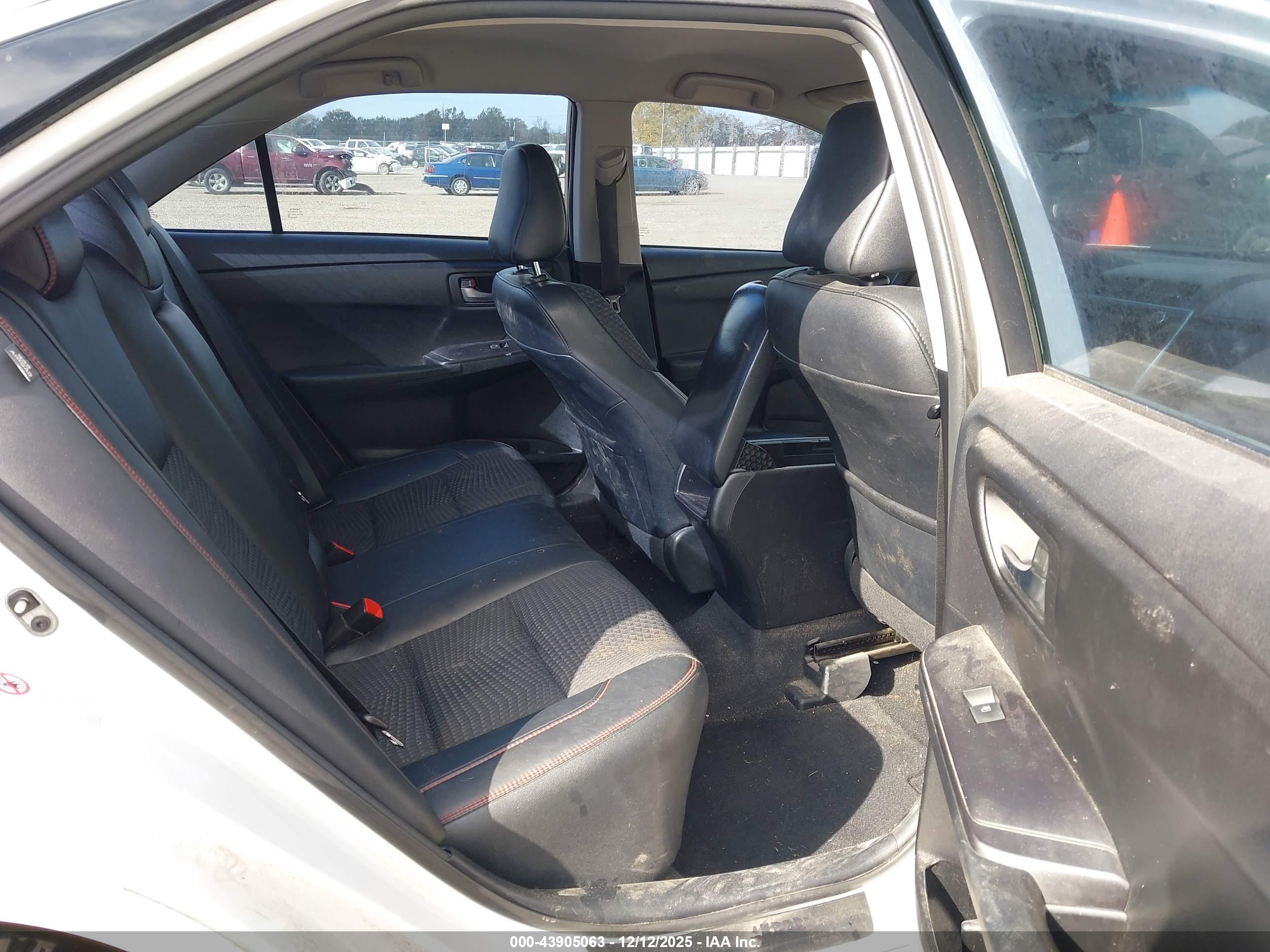 TOYOTA CAMRY image 8