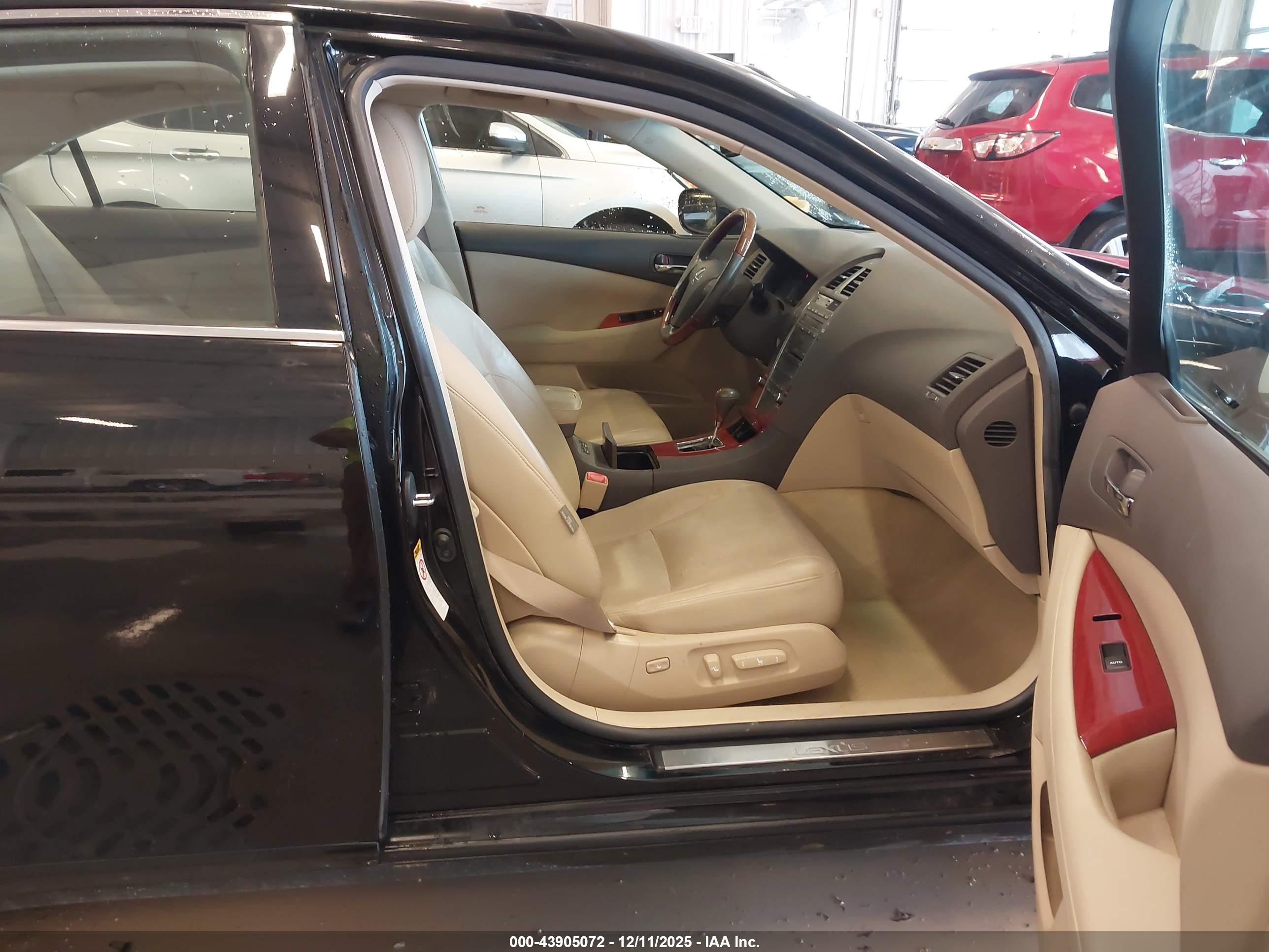 LEXUS ES image 5