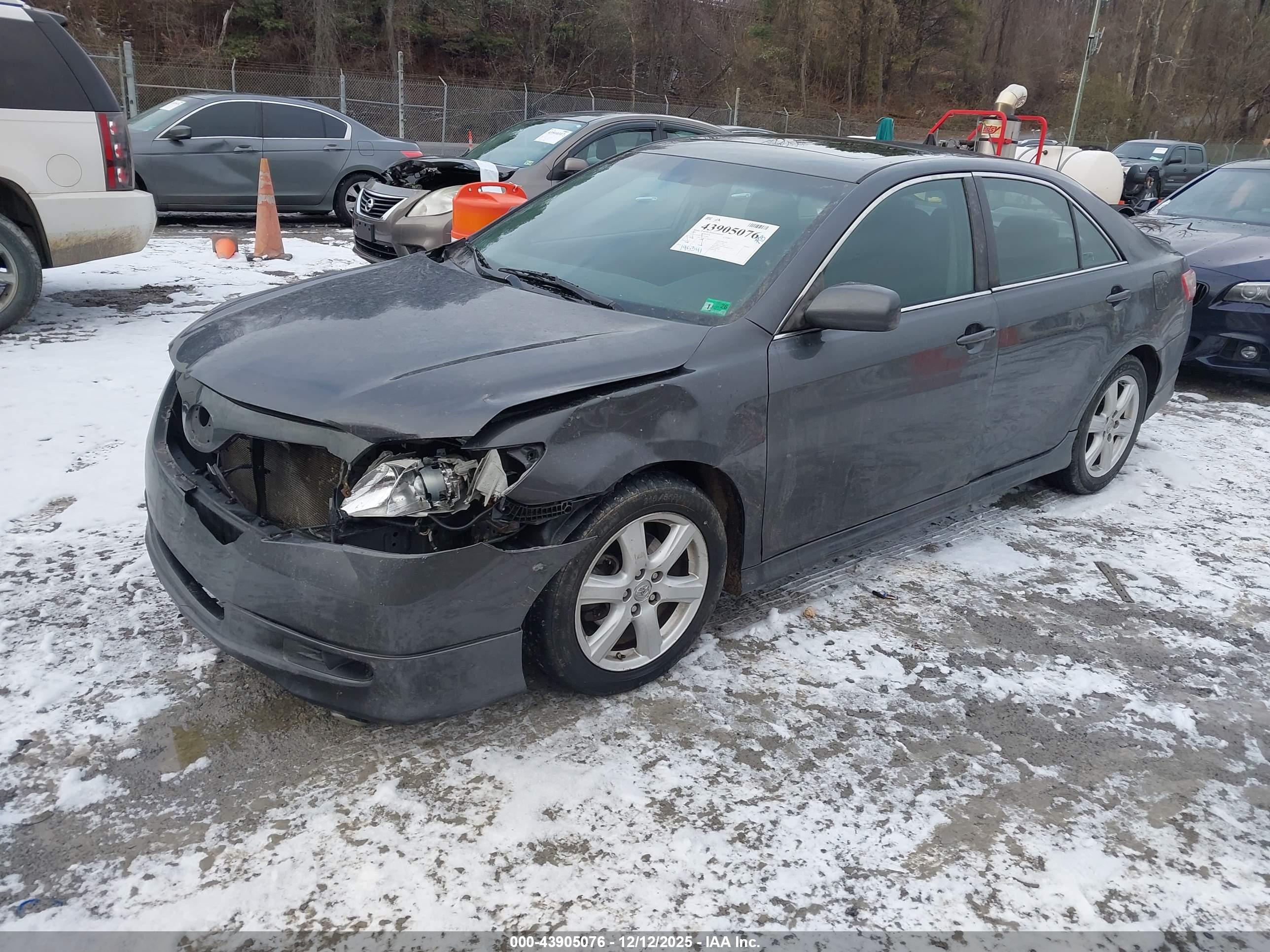 TOYOTA CAMRY image 2
