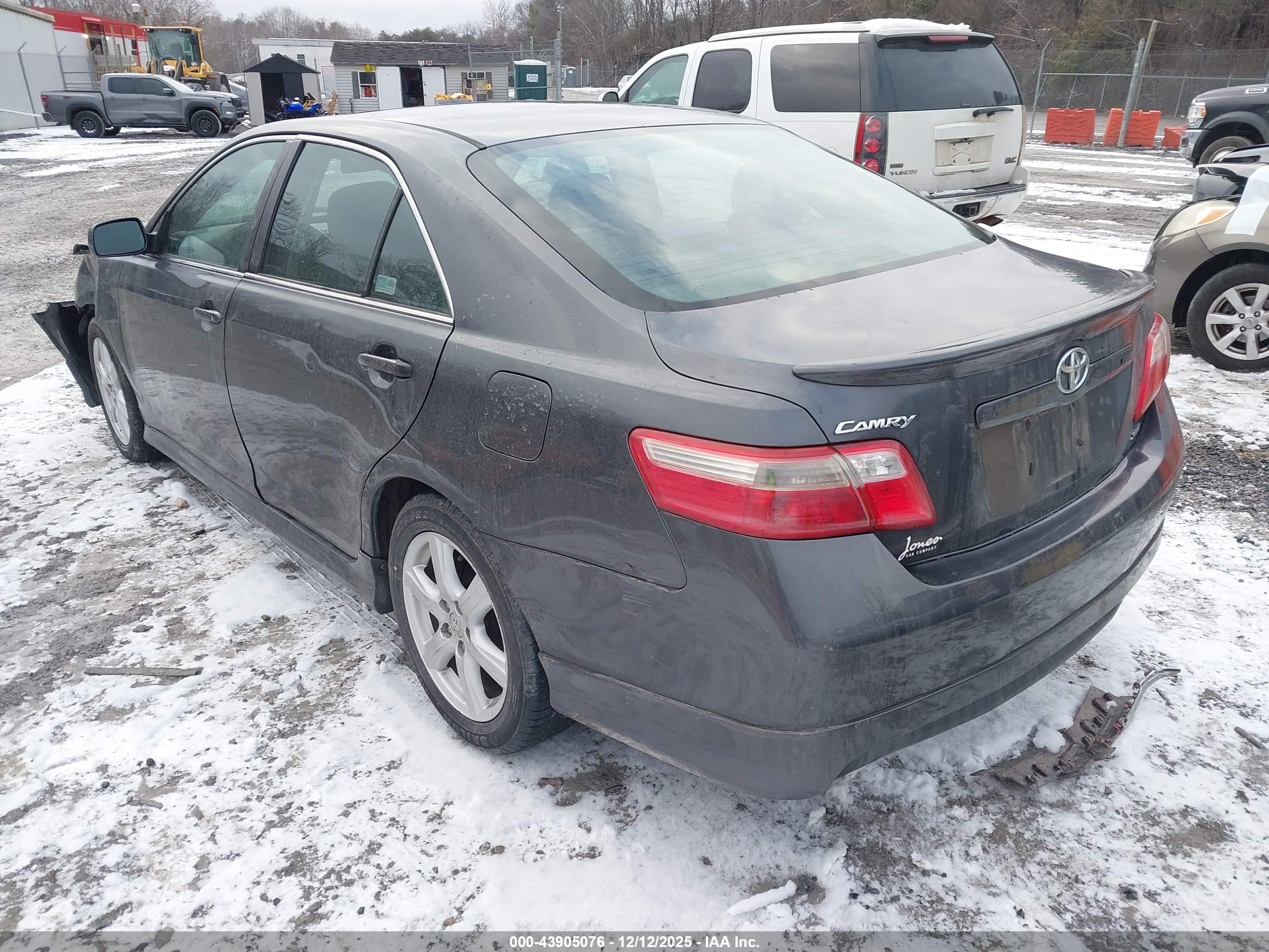 TOYOTA CAMRY image 3