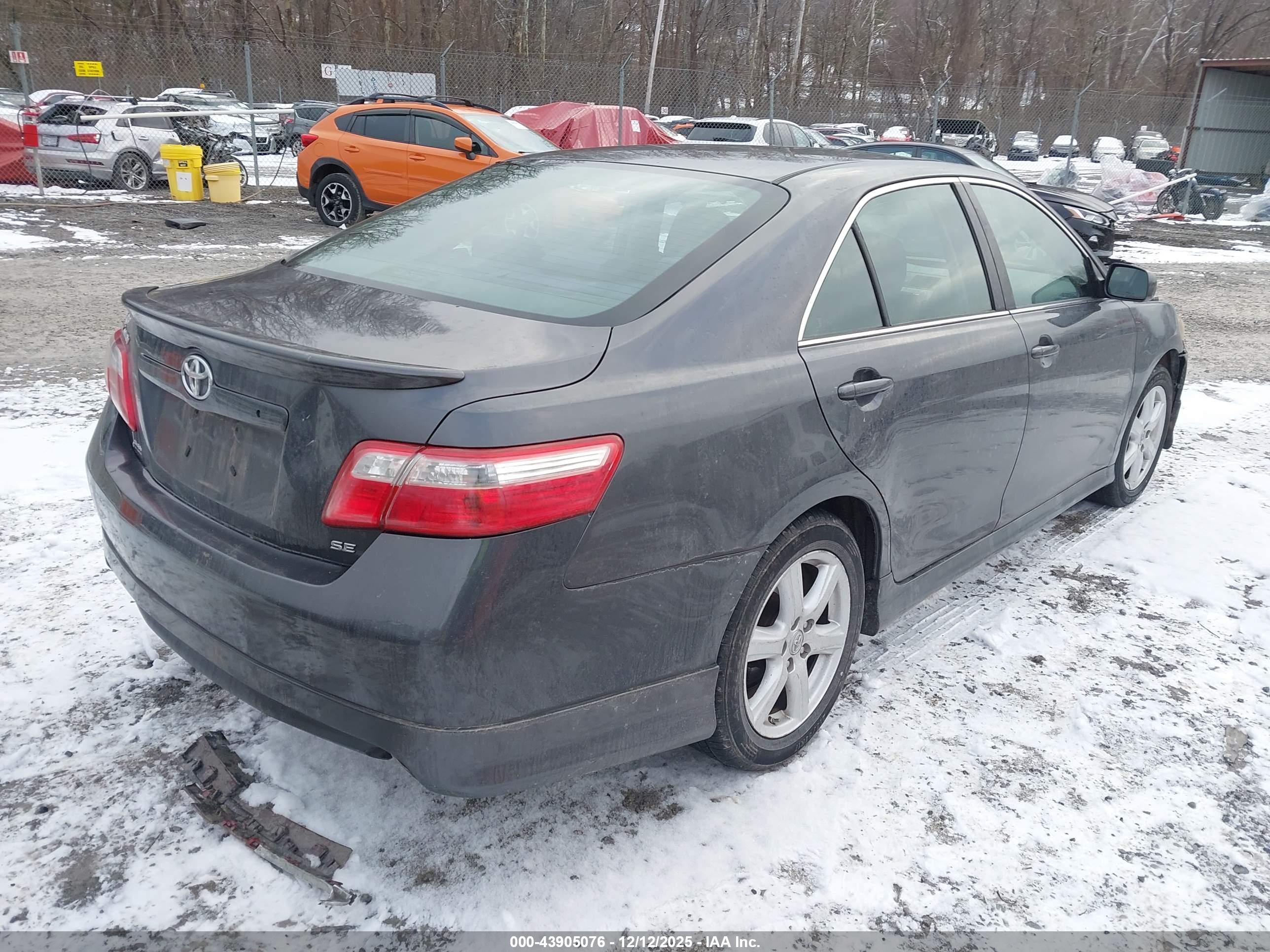 TOYOTA CAMRY image 4
