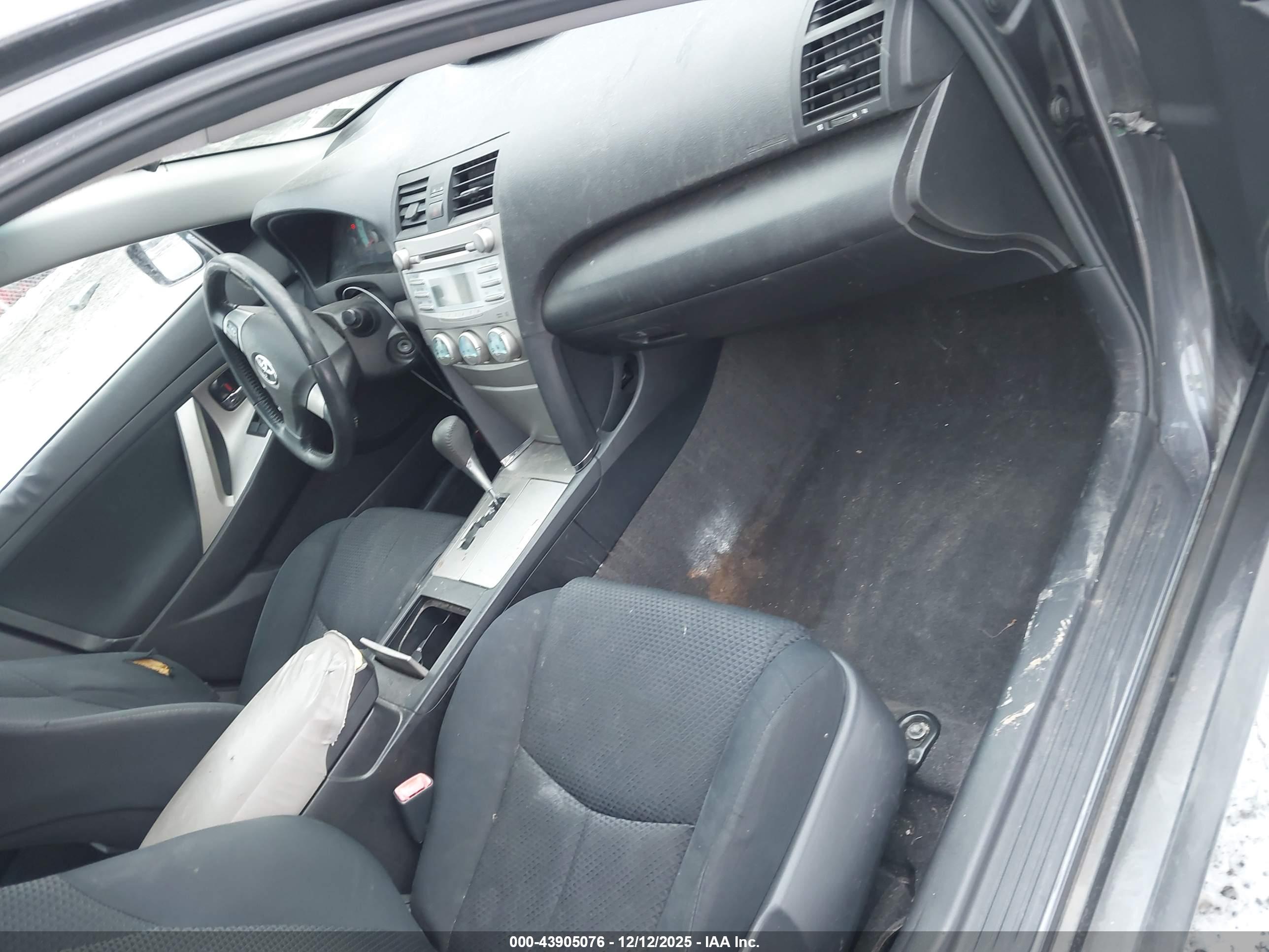 TOYOTA CAMRY image 5