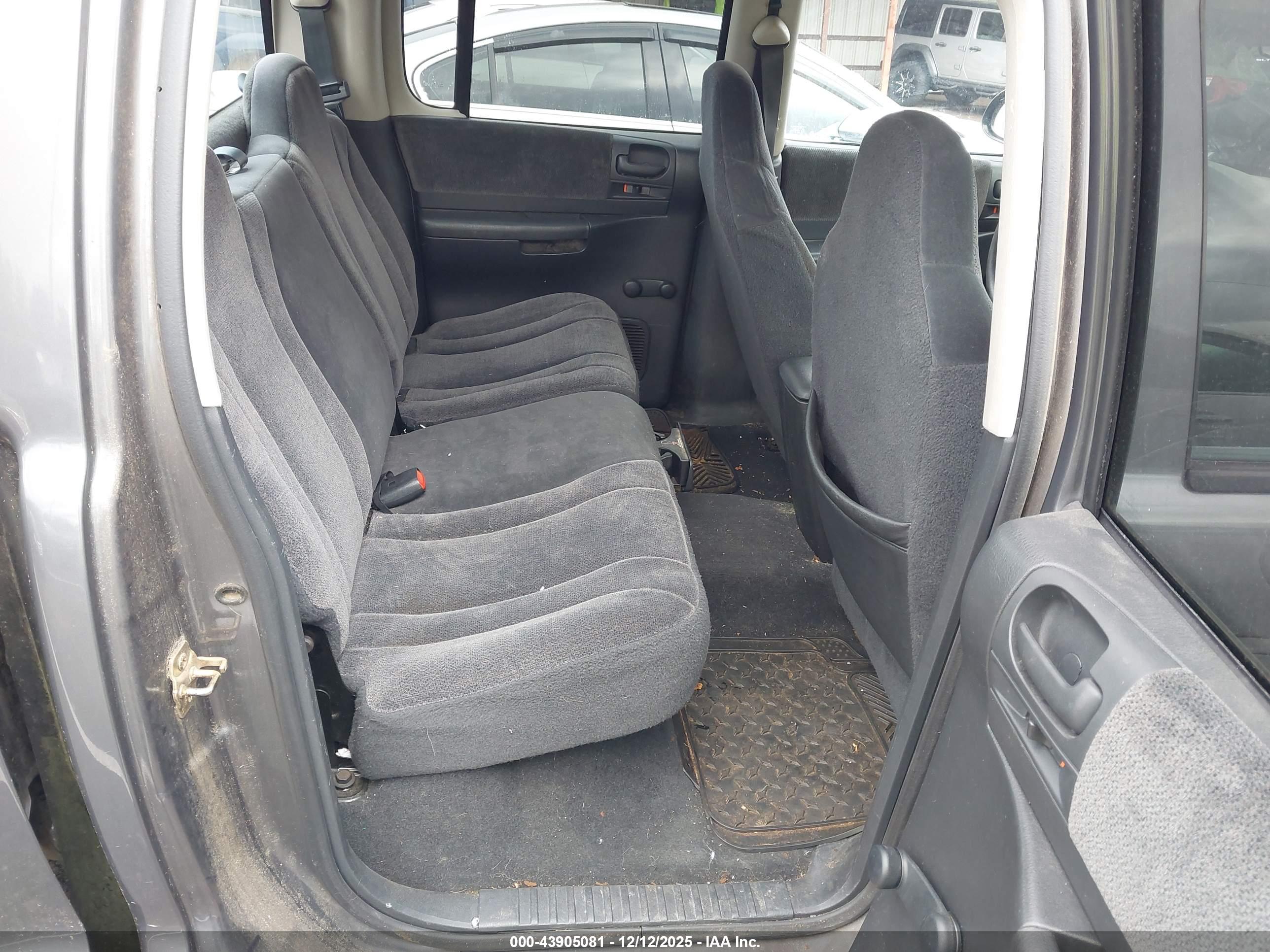 DODGE DAKOTA image 8