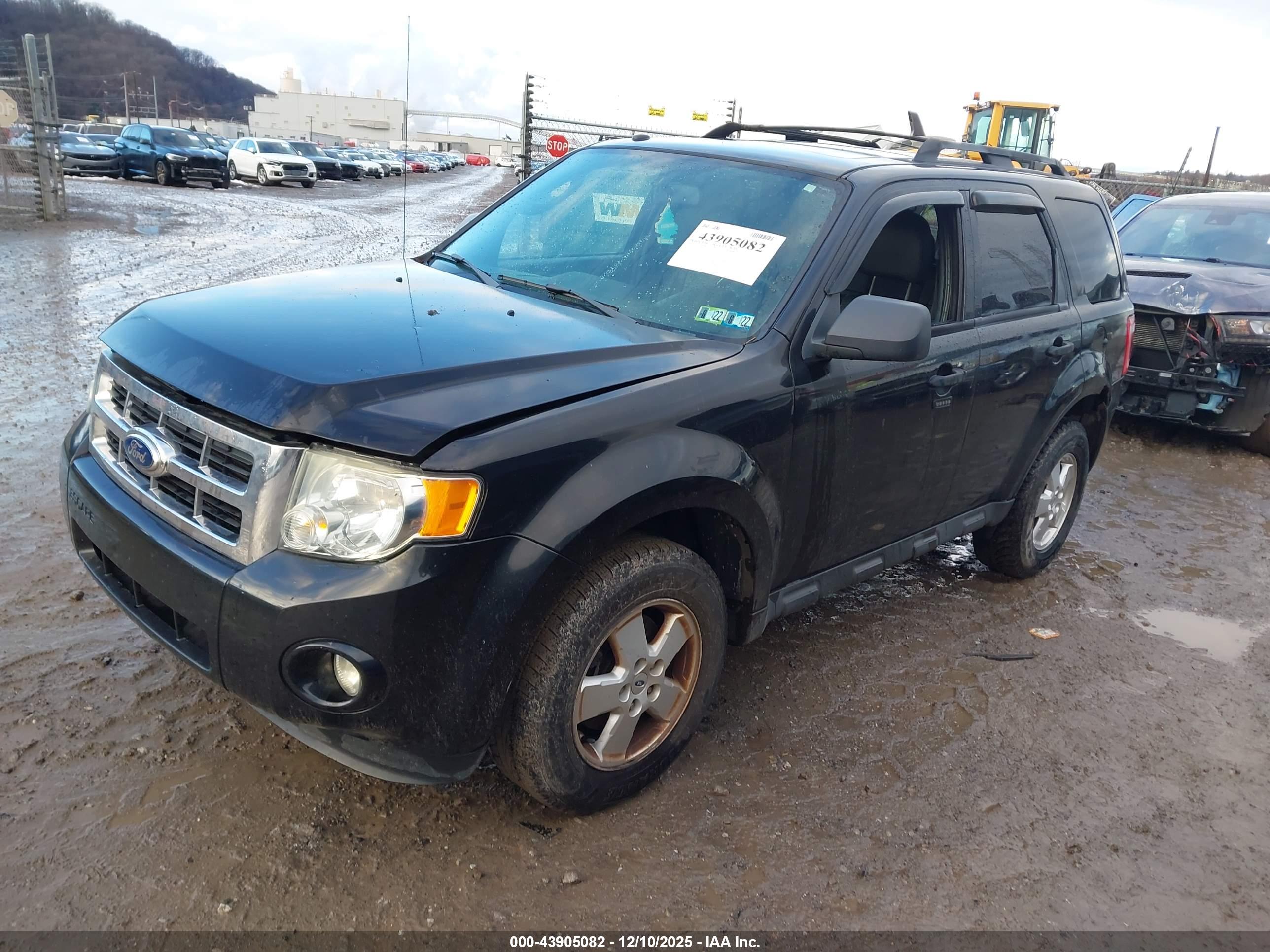 FORD ESCAPE image 2