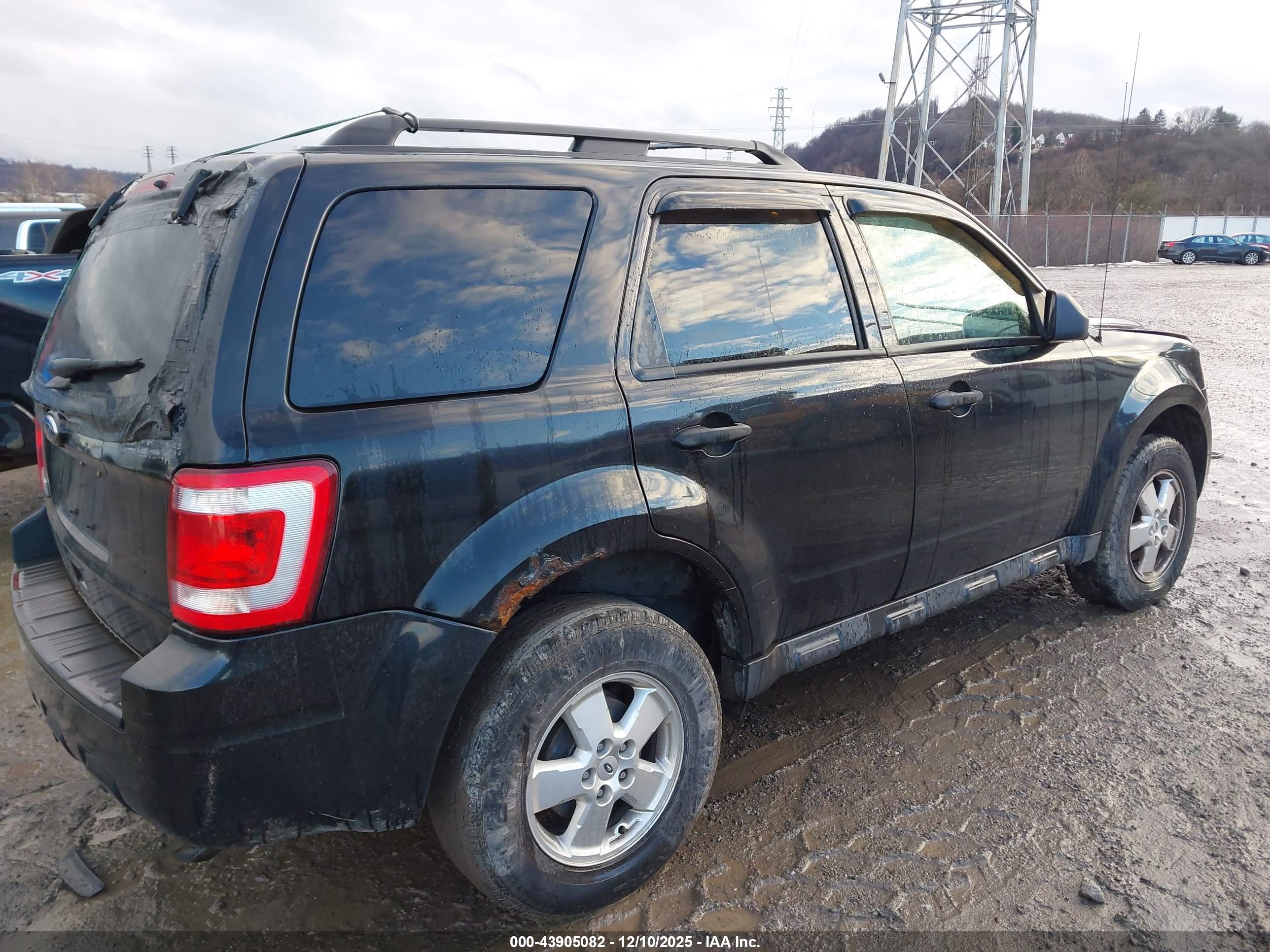 FORD ESCAPE image 4