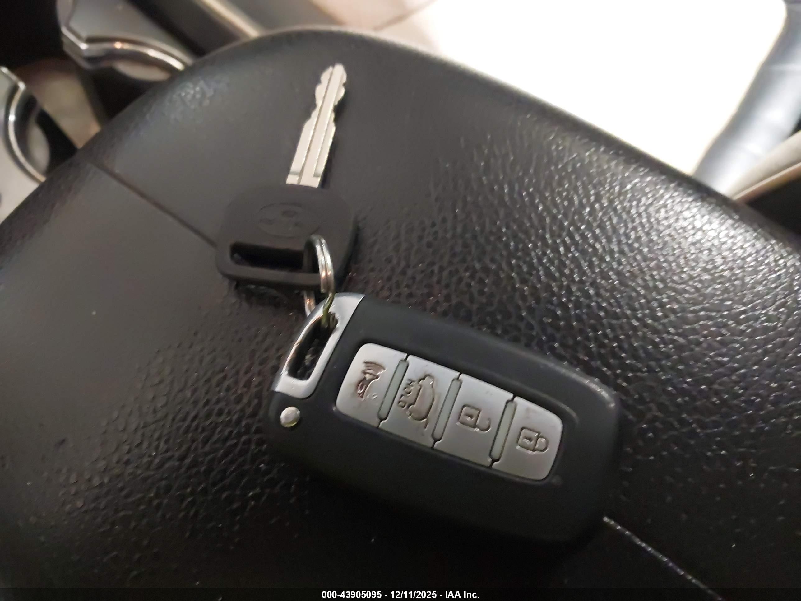 KIA SORENTO image 11