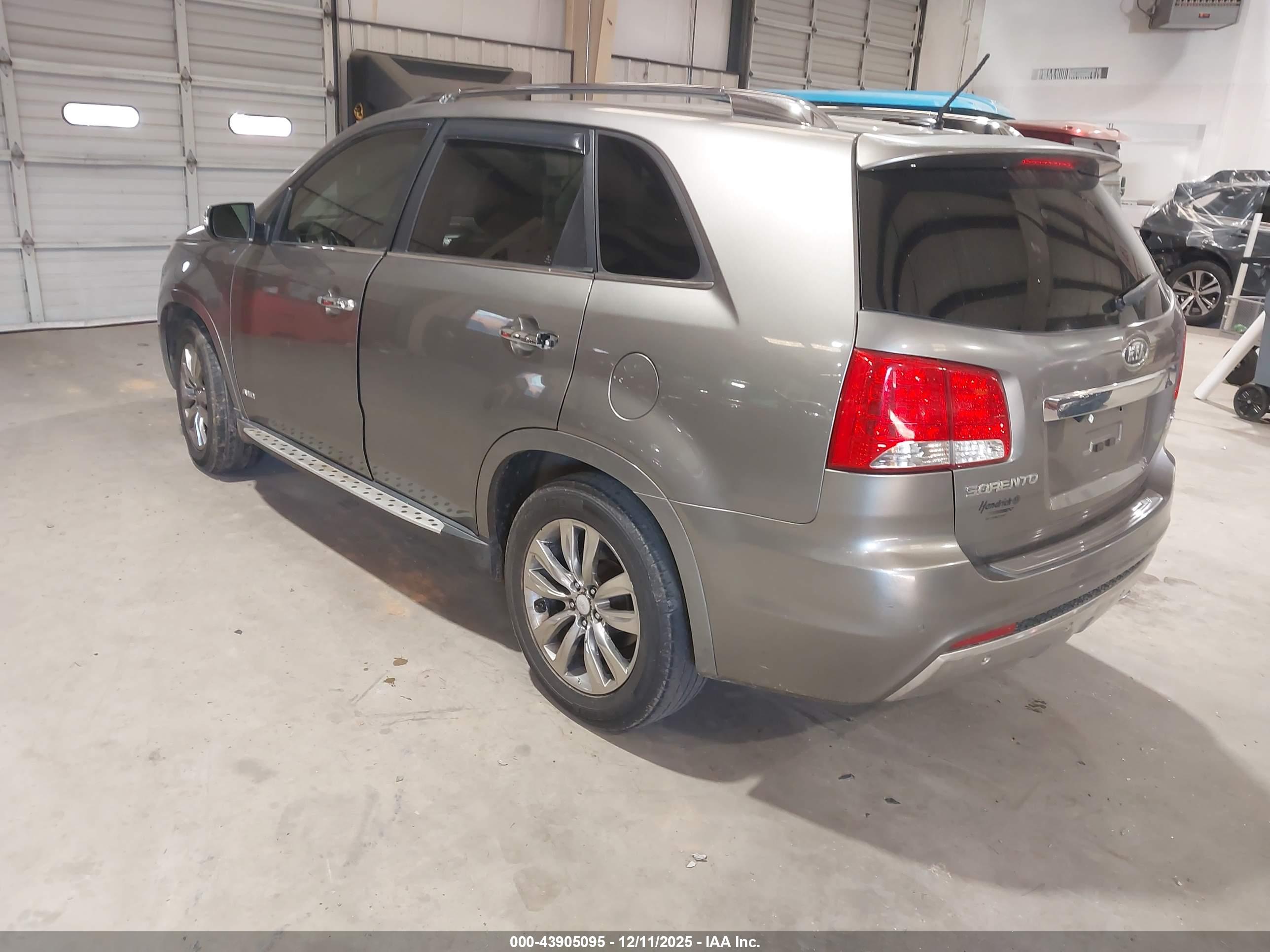 KIA SORENTO image 3