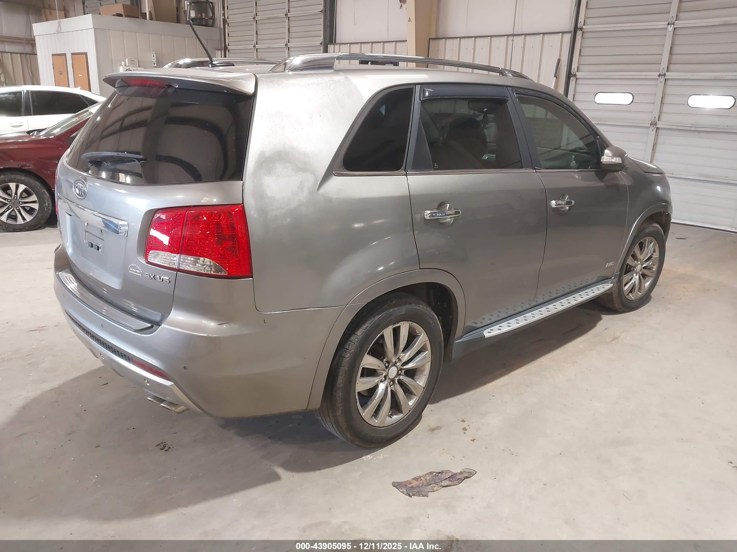 KIA SORENTO image 4