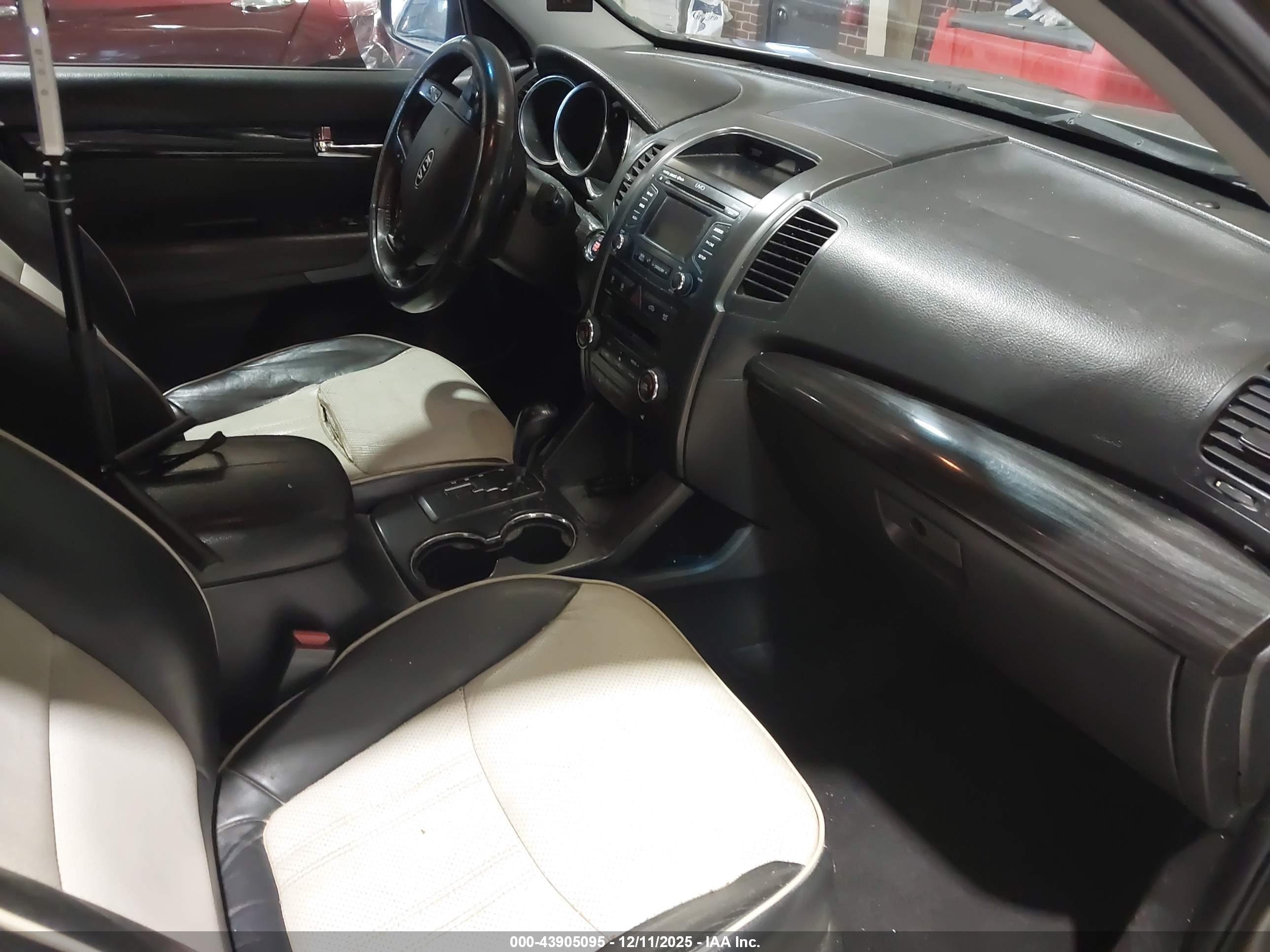 KIA SORENTO image 5