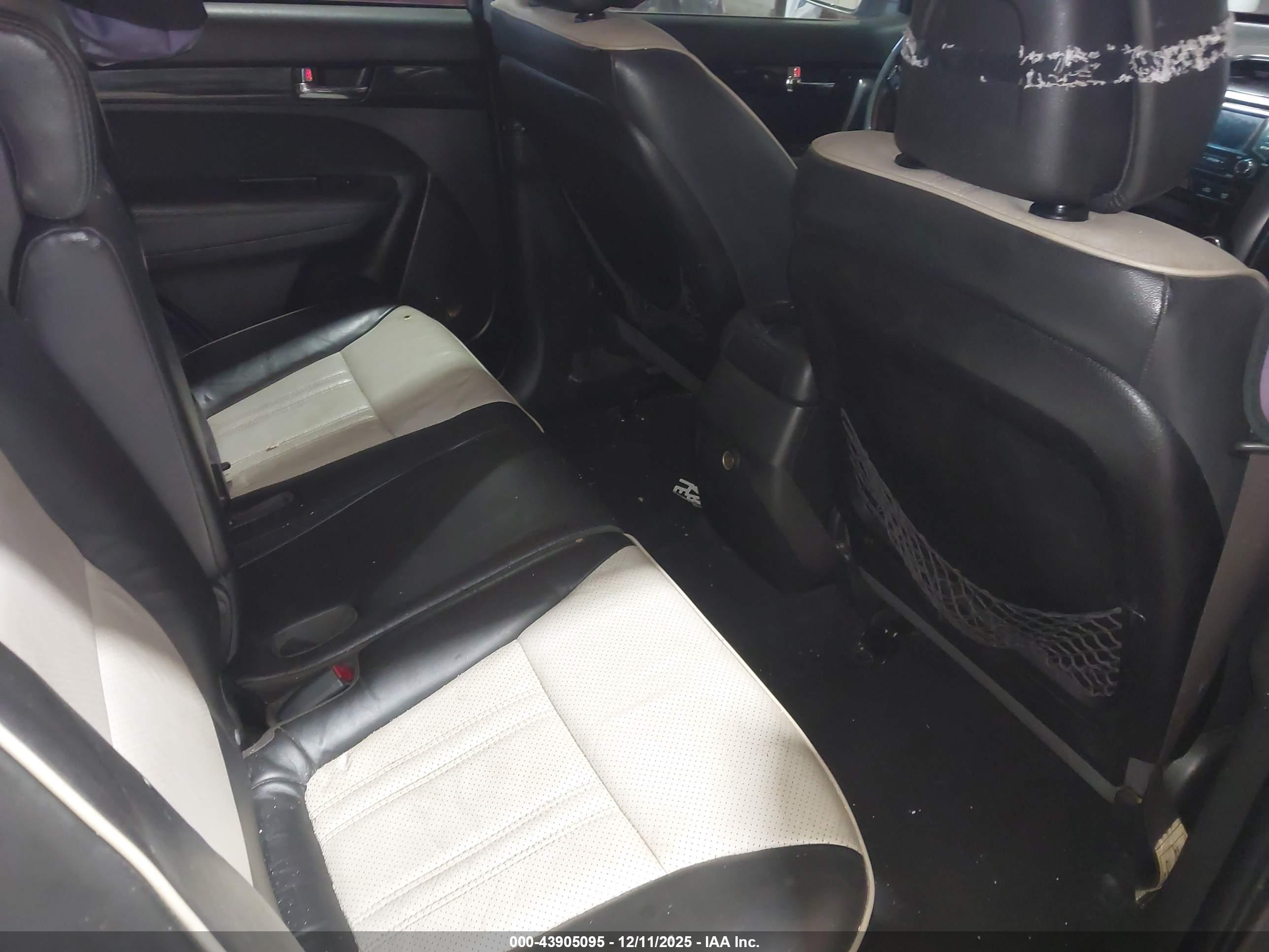 KIA SORENTO image 8