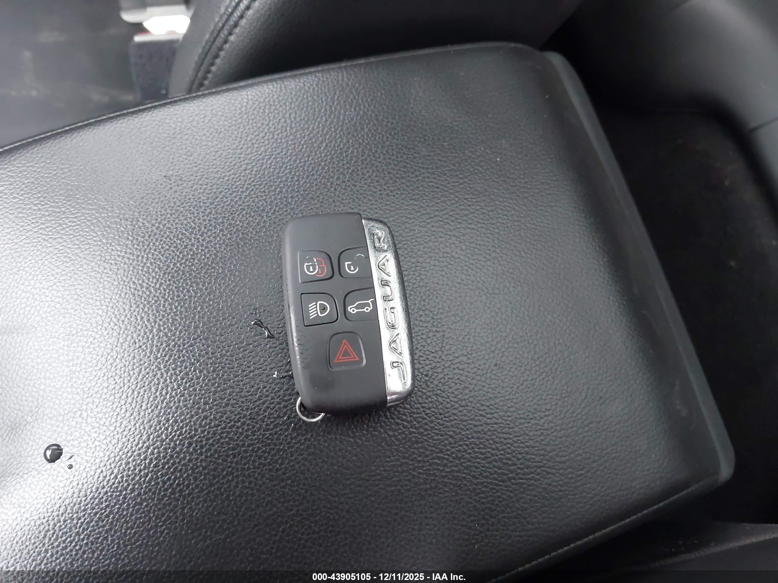 JAGUAR F-PACE image 11
