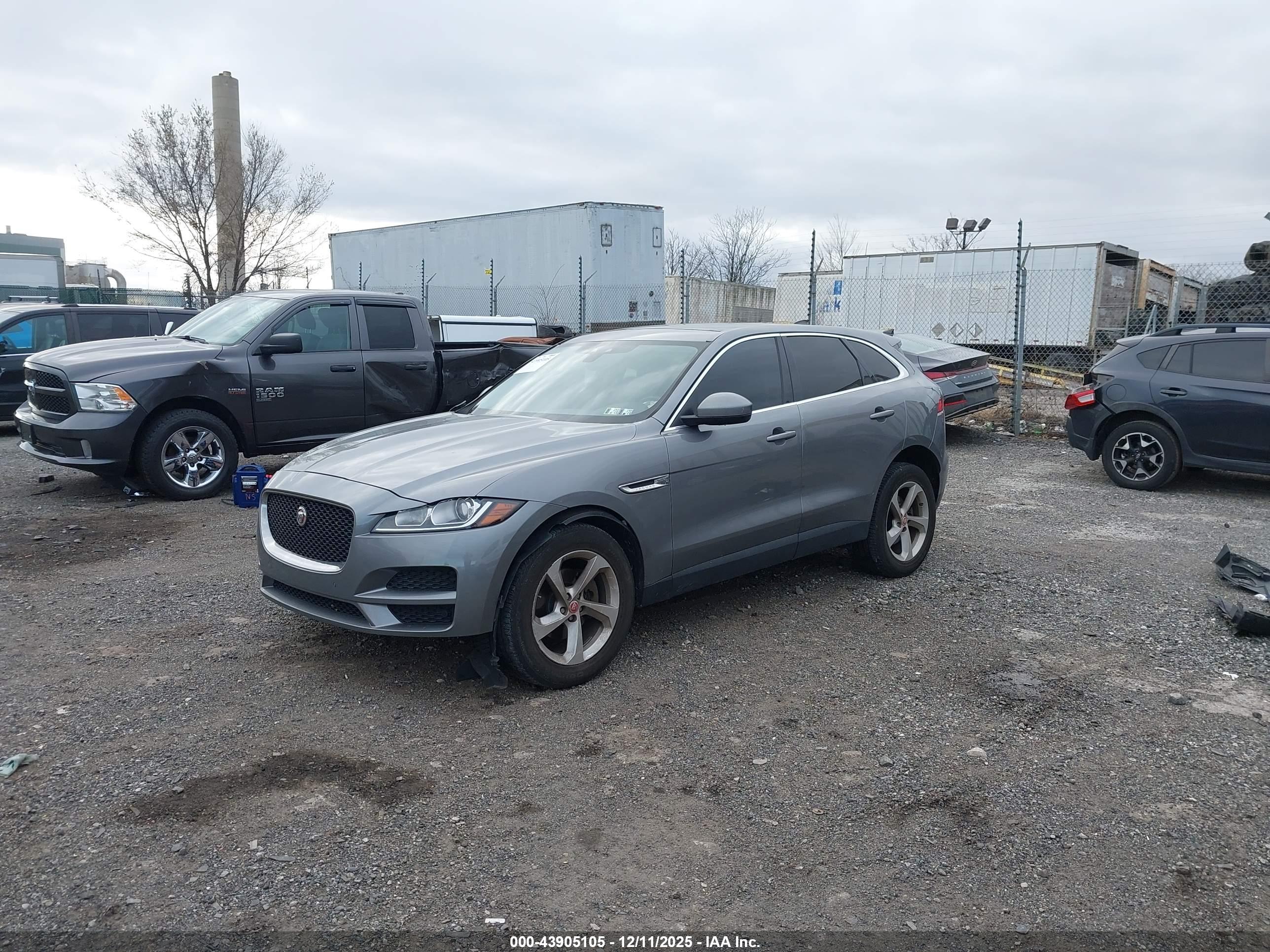 JAGUAR F-PACE image 2
