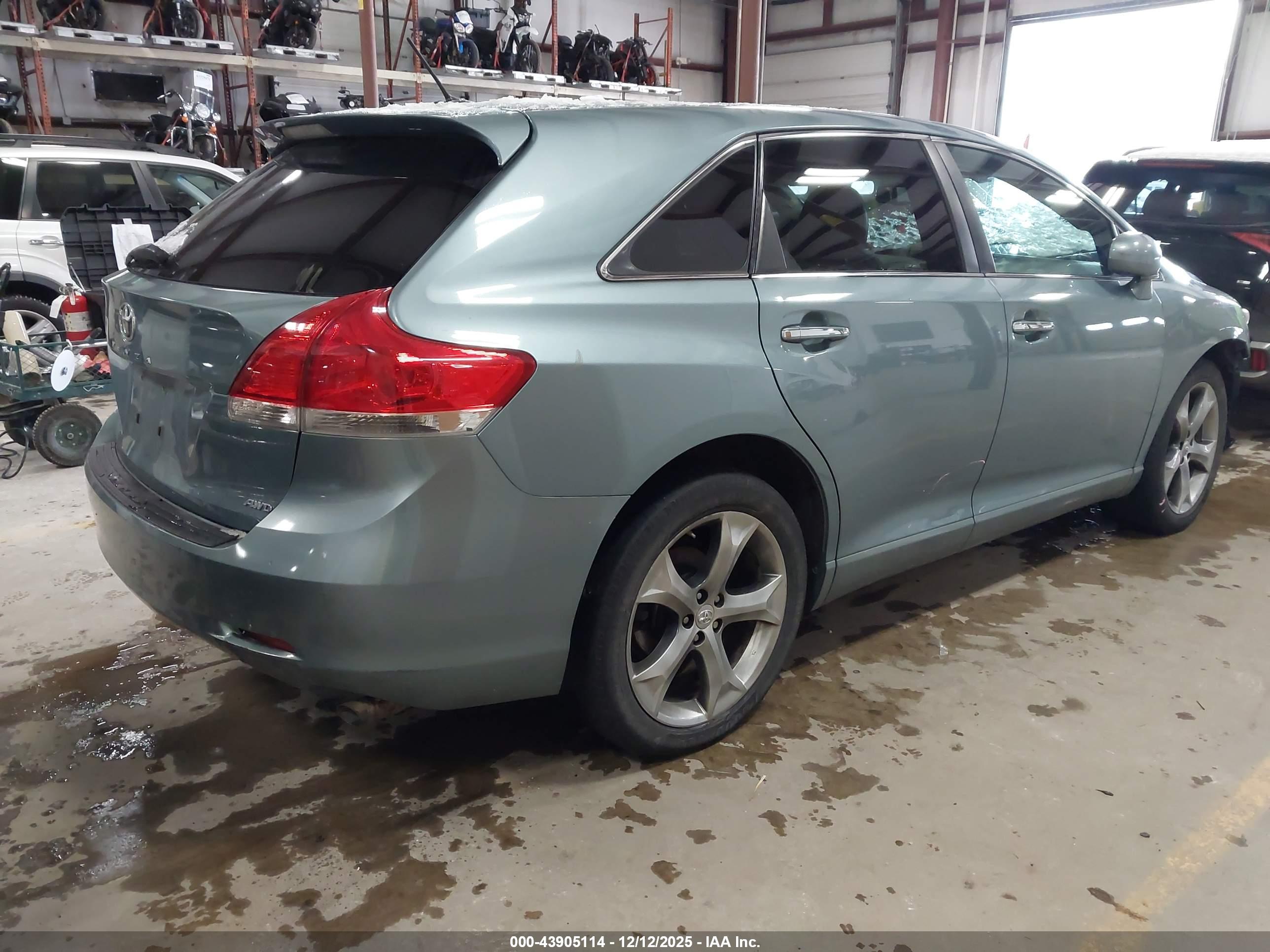TOYOTA VENZA image 4