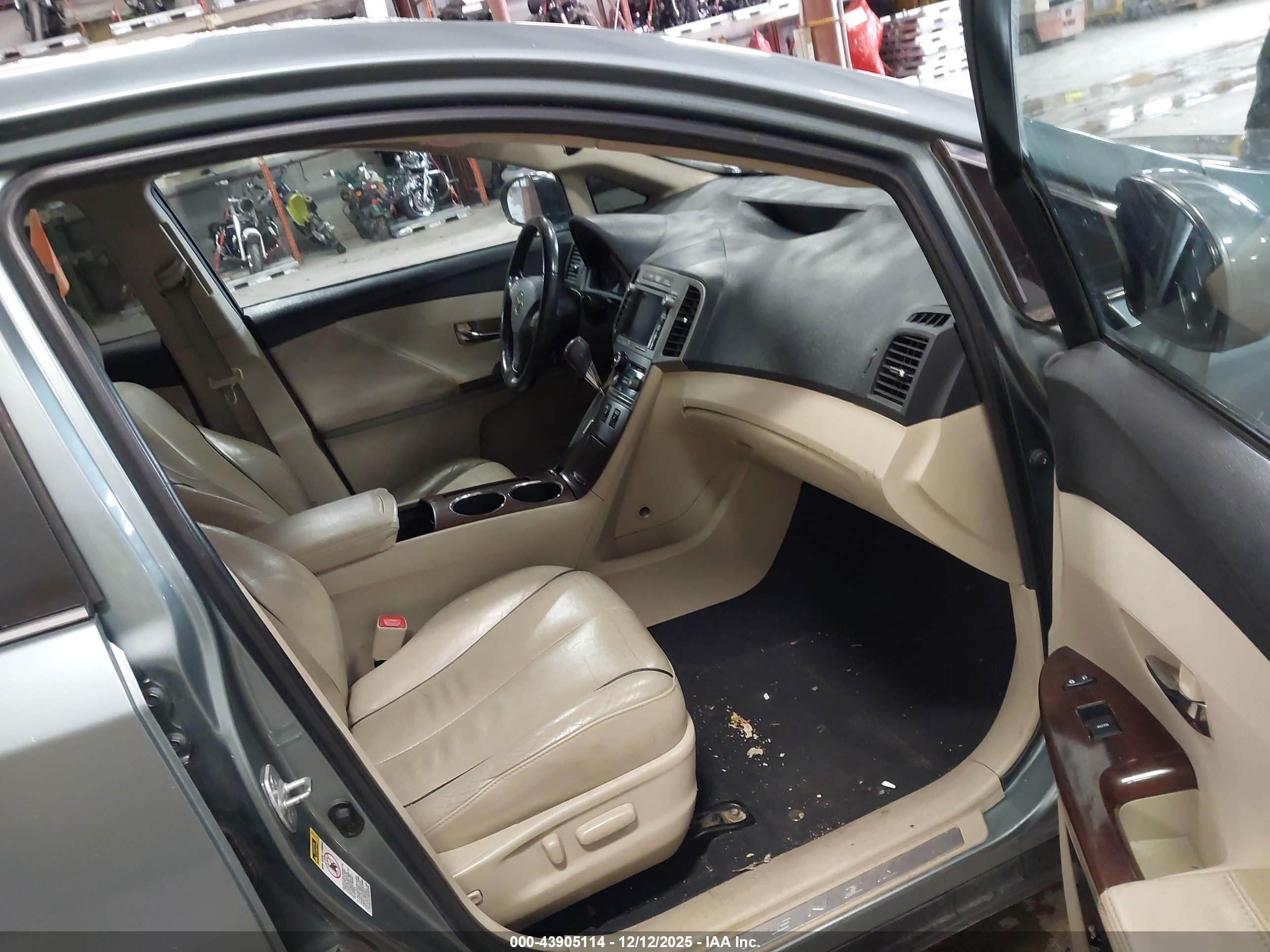 TOYOTA VENZA image 5