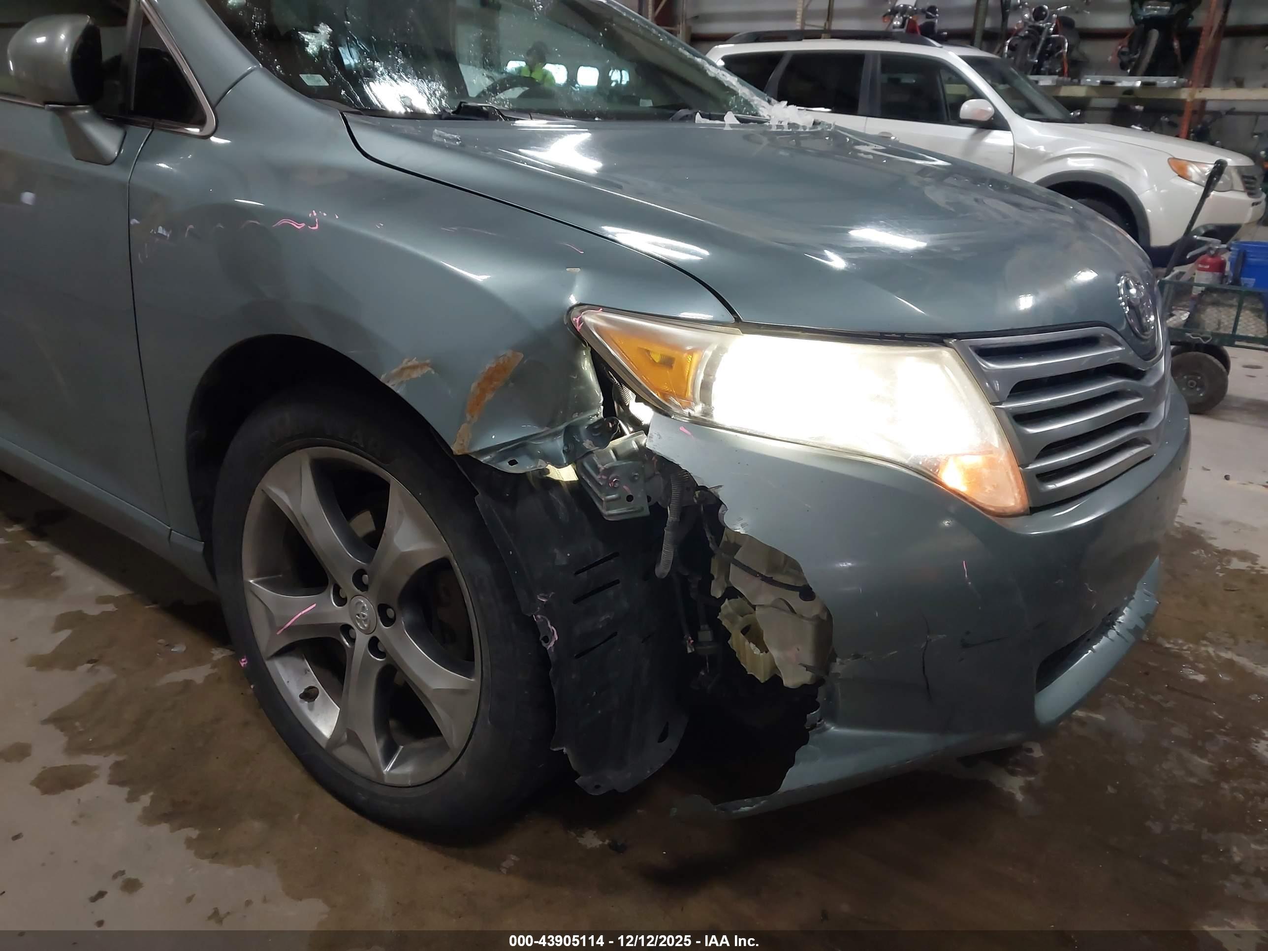 TOYOTA VENZA image 6