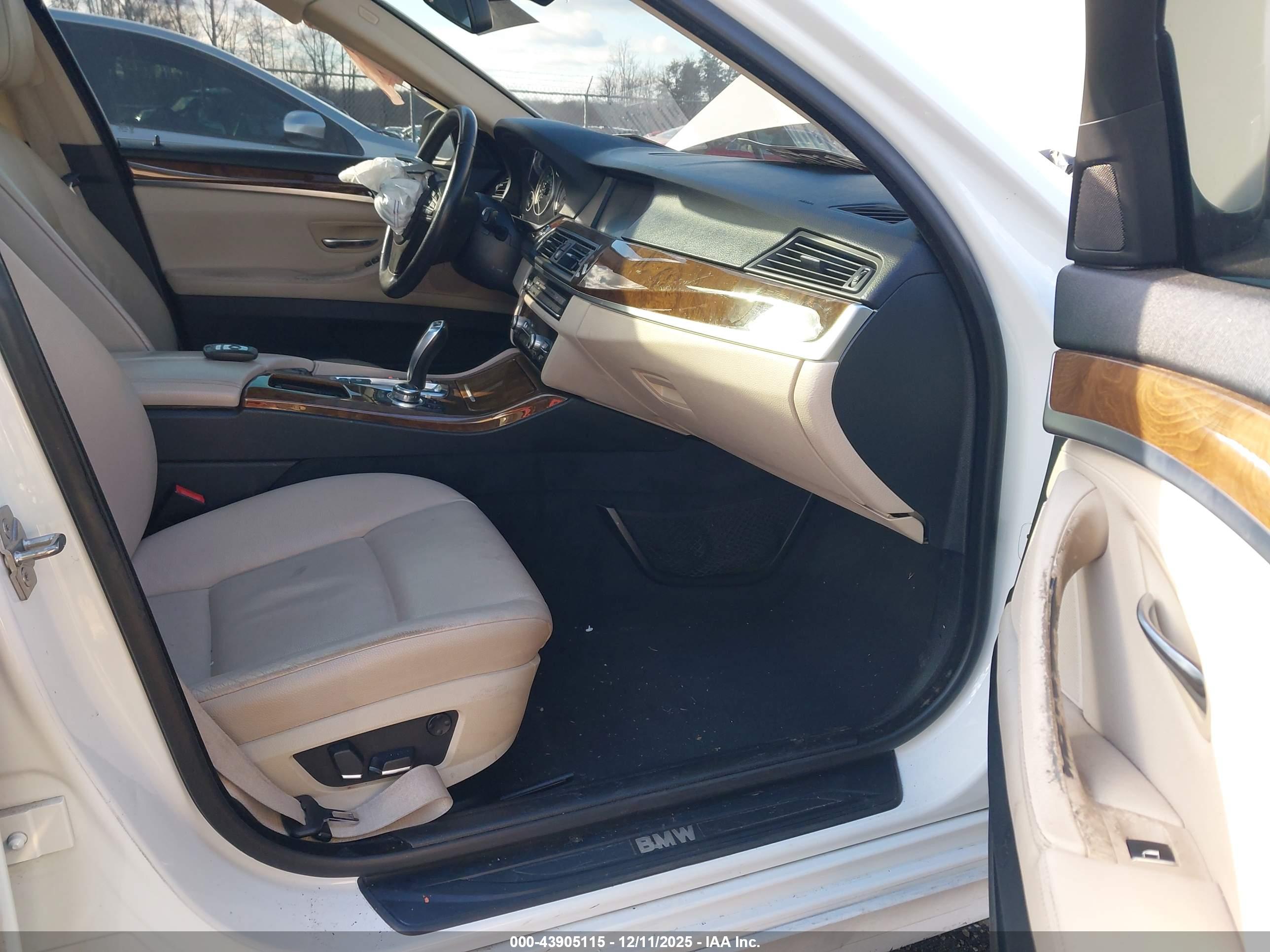 BMW 528I image 5