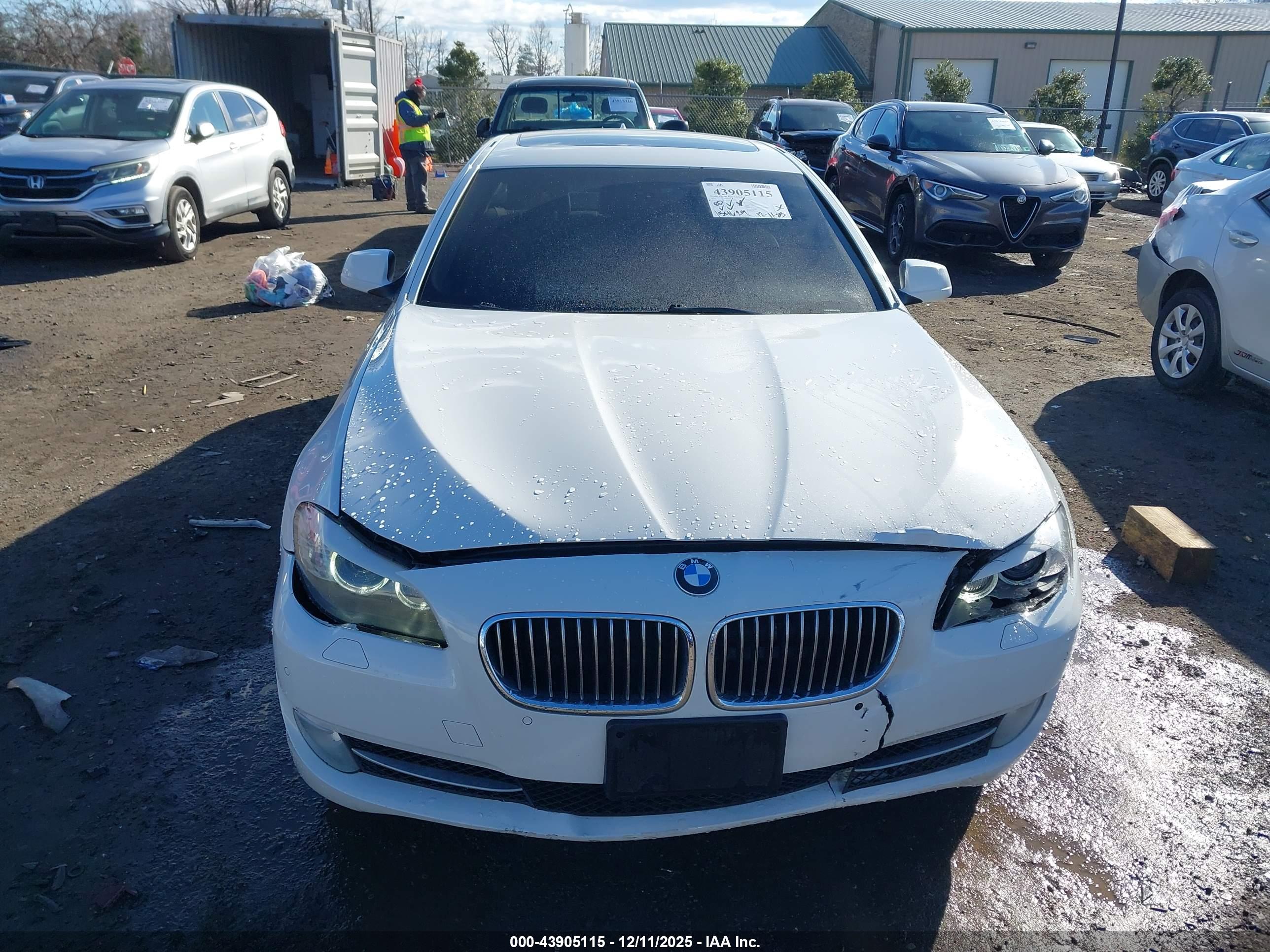 BMW 528I image 6