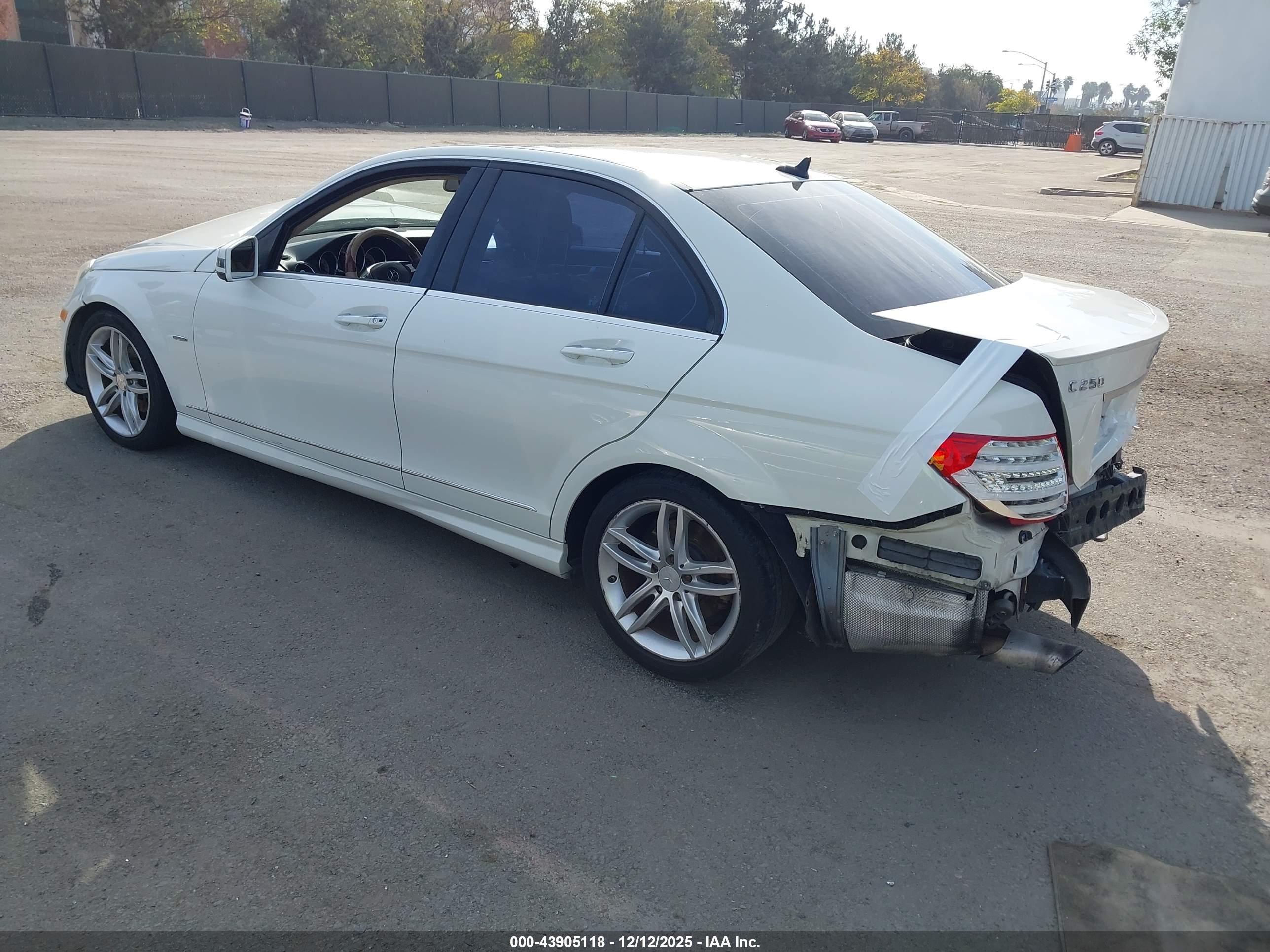 MERCEDES-BENZ C image 3