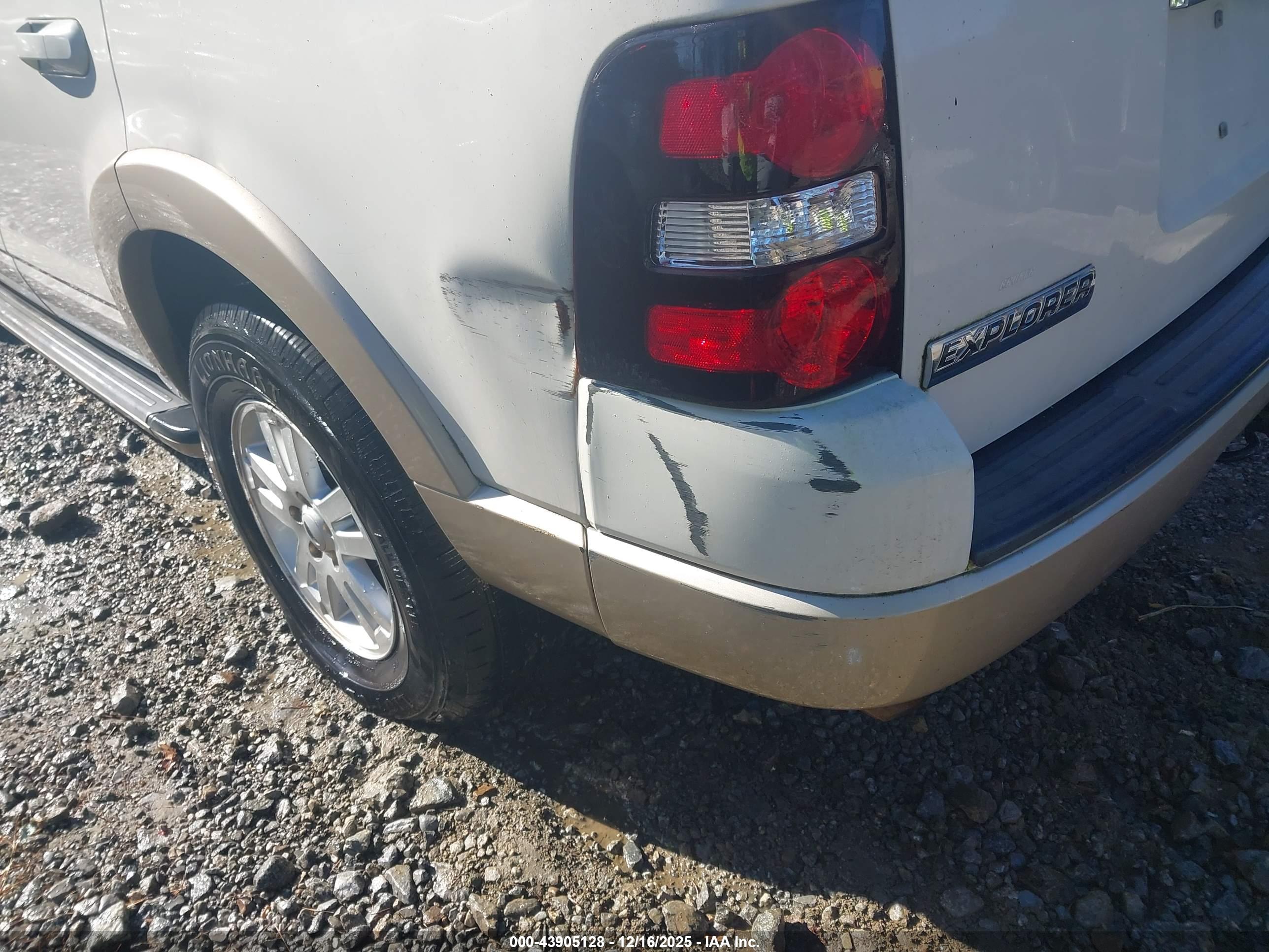 FORD EXPLORER image 6