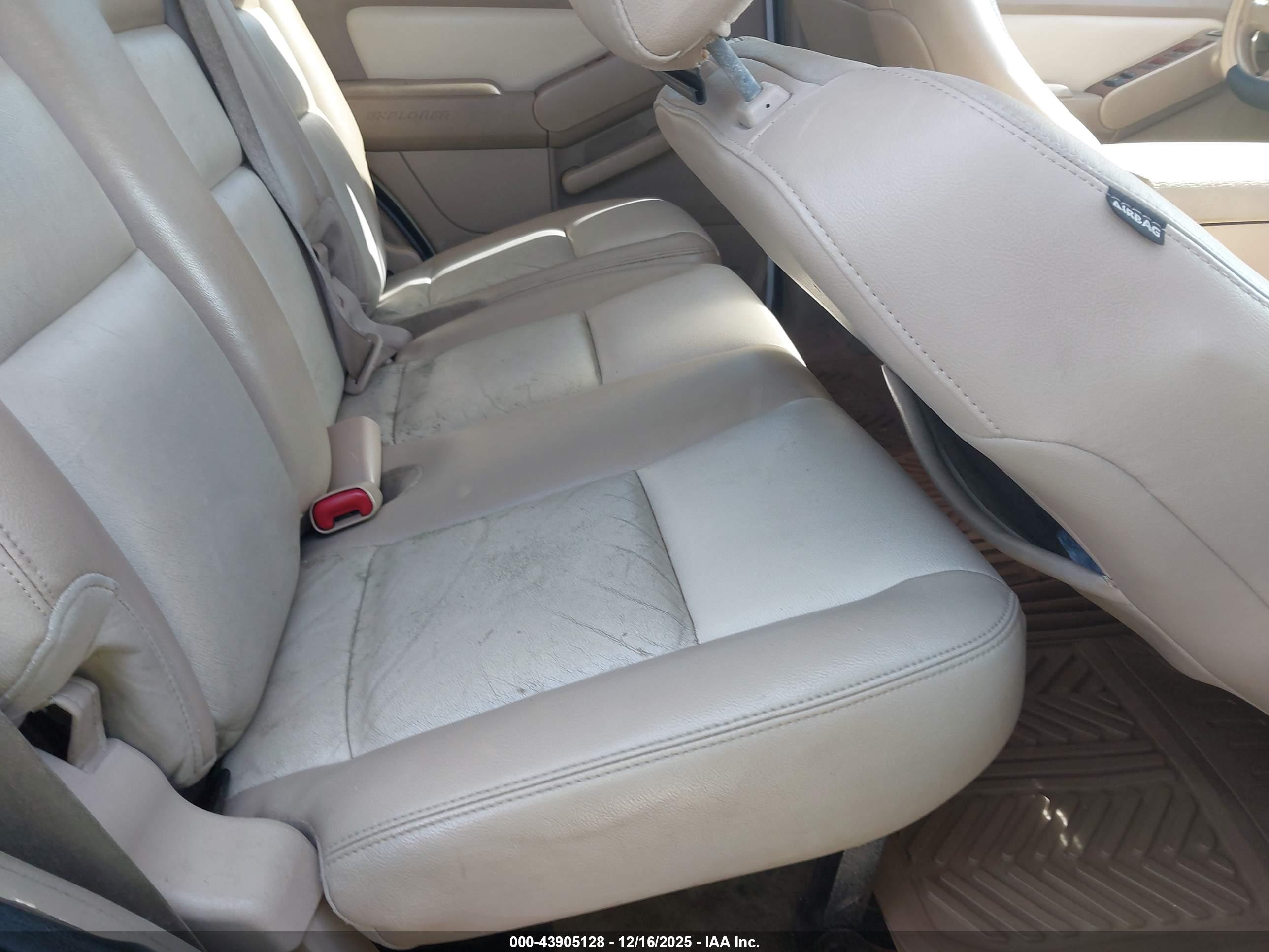 FORD EXPLORER image 8