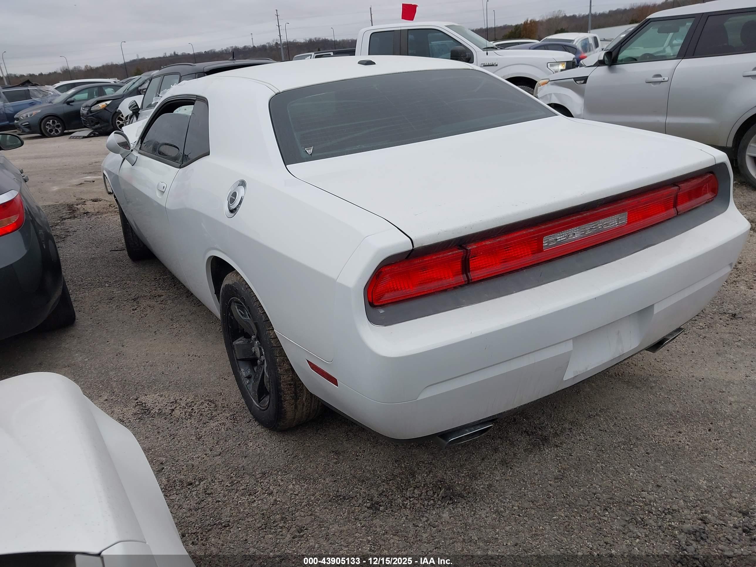 DODGE CHALLENGER image 3