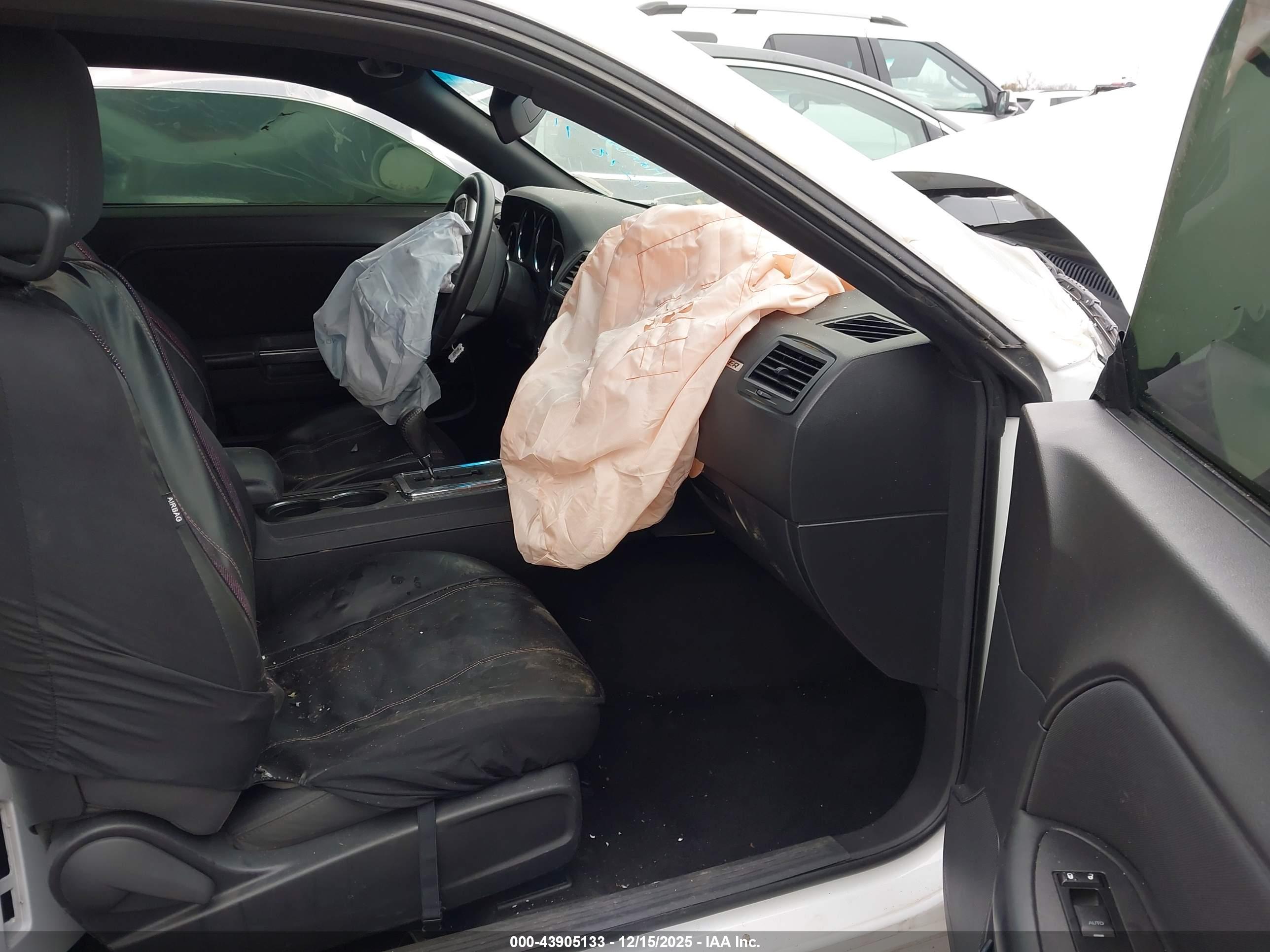 DODGE CHALLENGER image 5