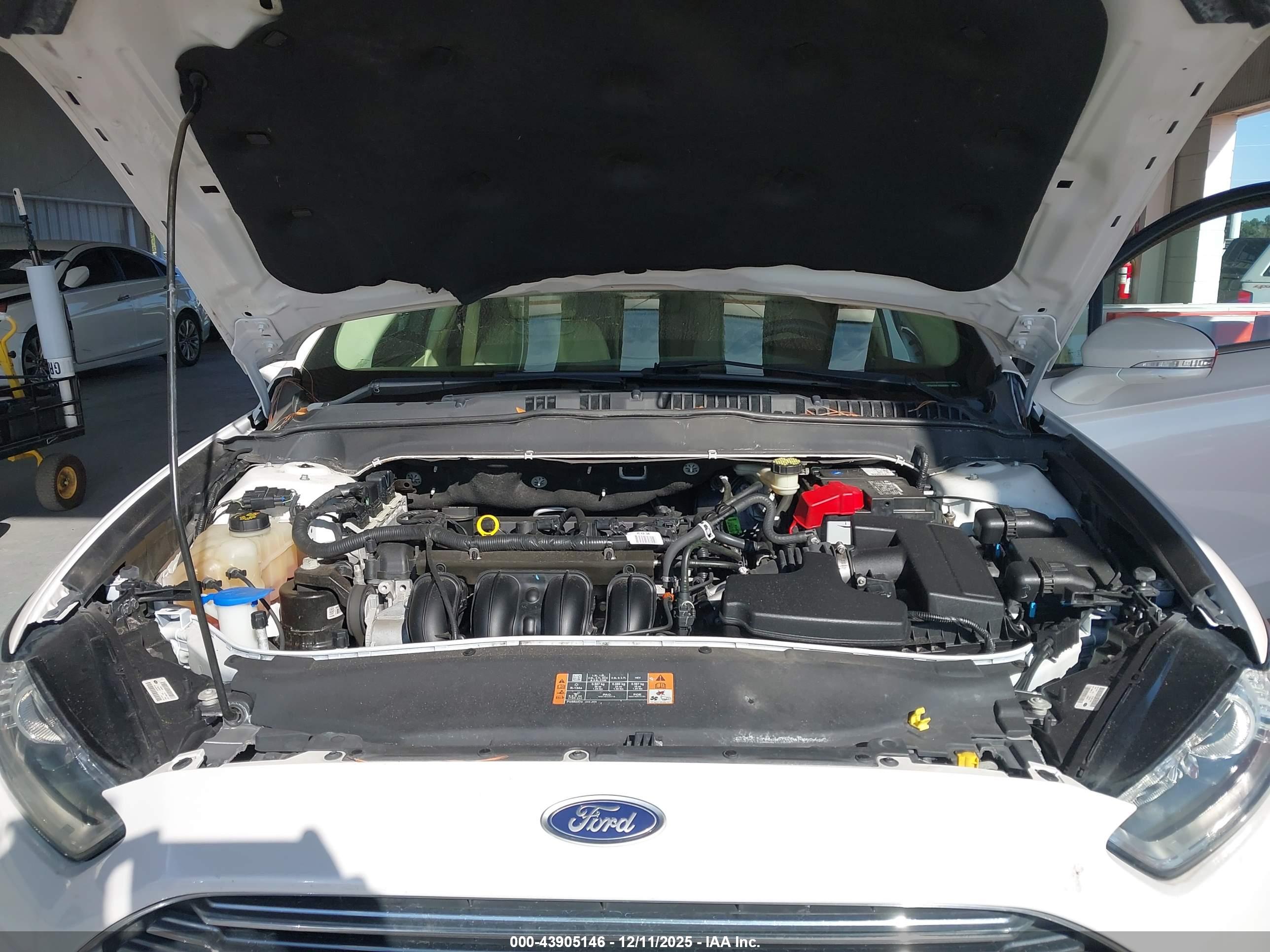 FORD FUSION image 10
