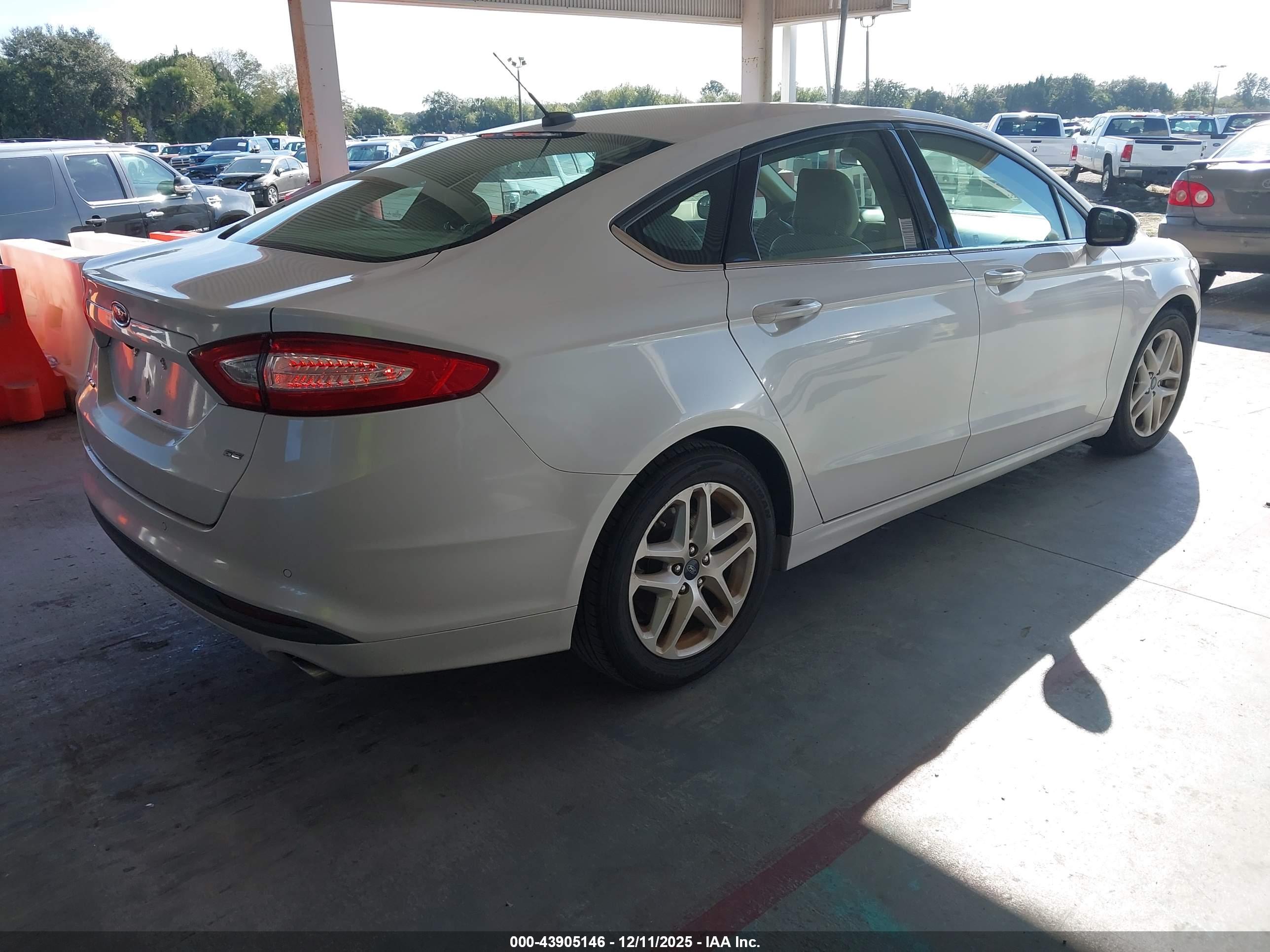 FORD FUSION image 4