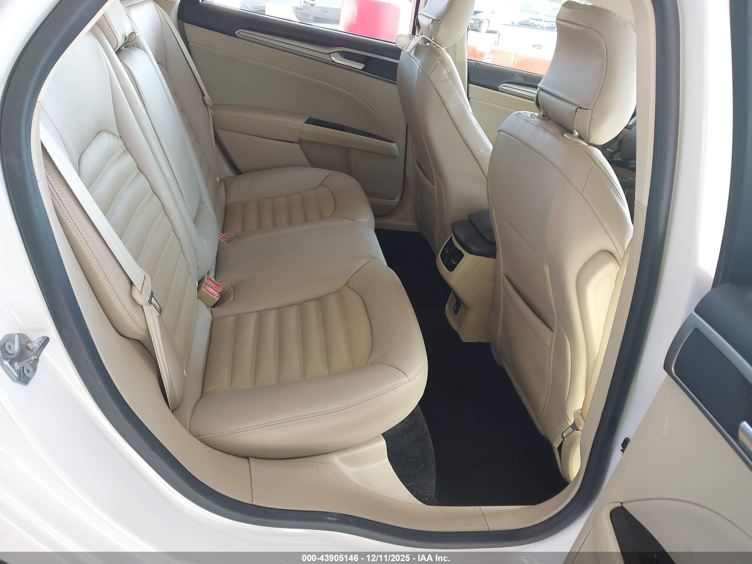 FORD FUSION image 8
