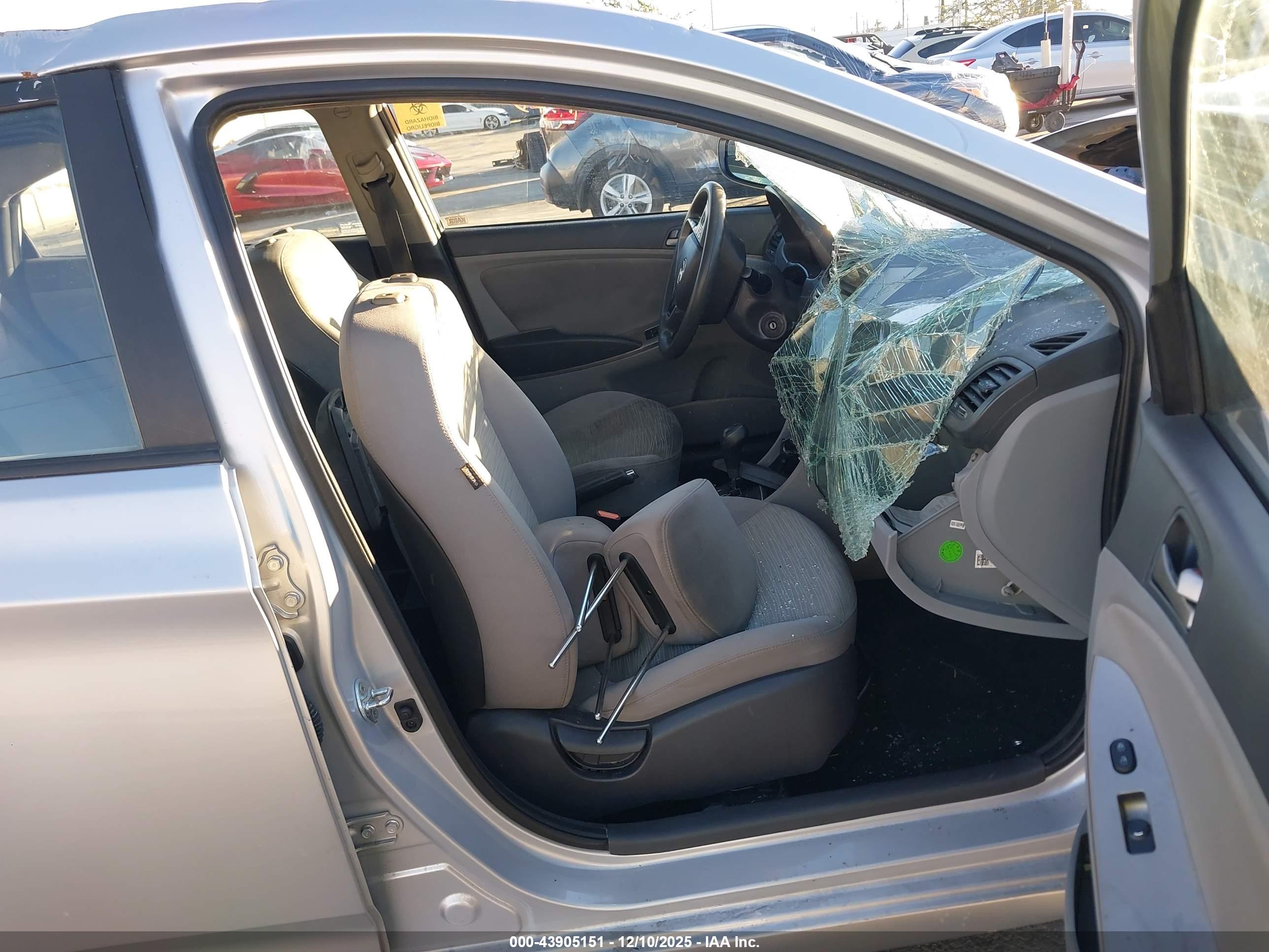 HYUNDAI ACCENT image 5