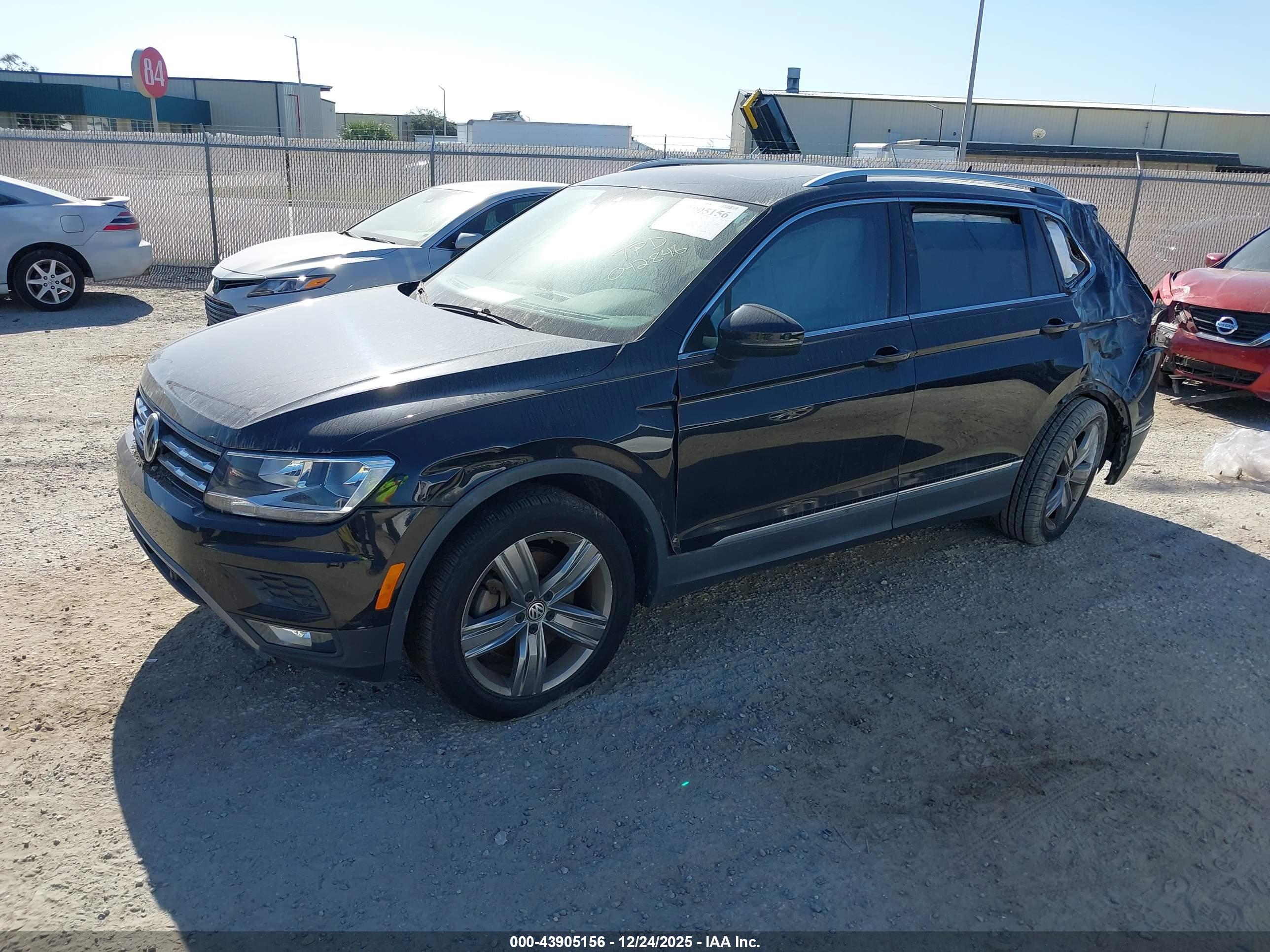 VOLKSWAGEN TIGUAN image 2