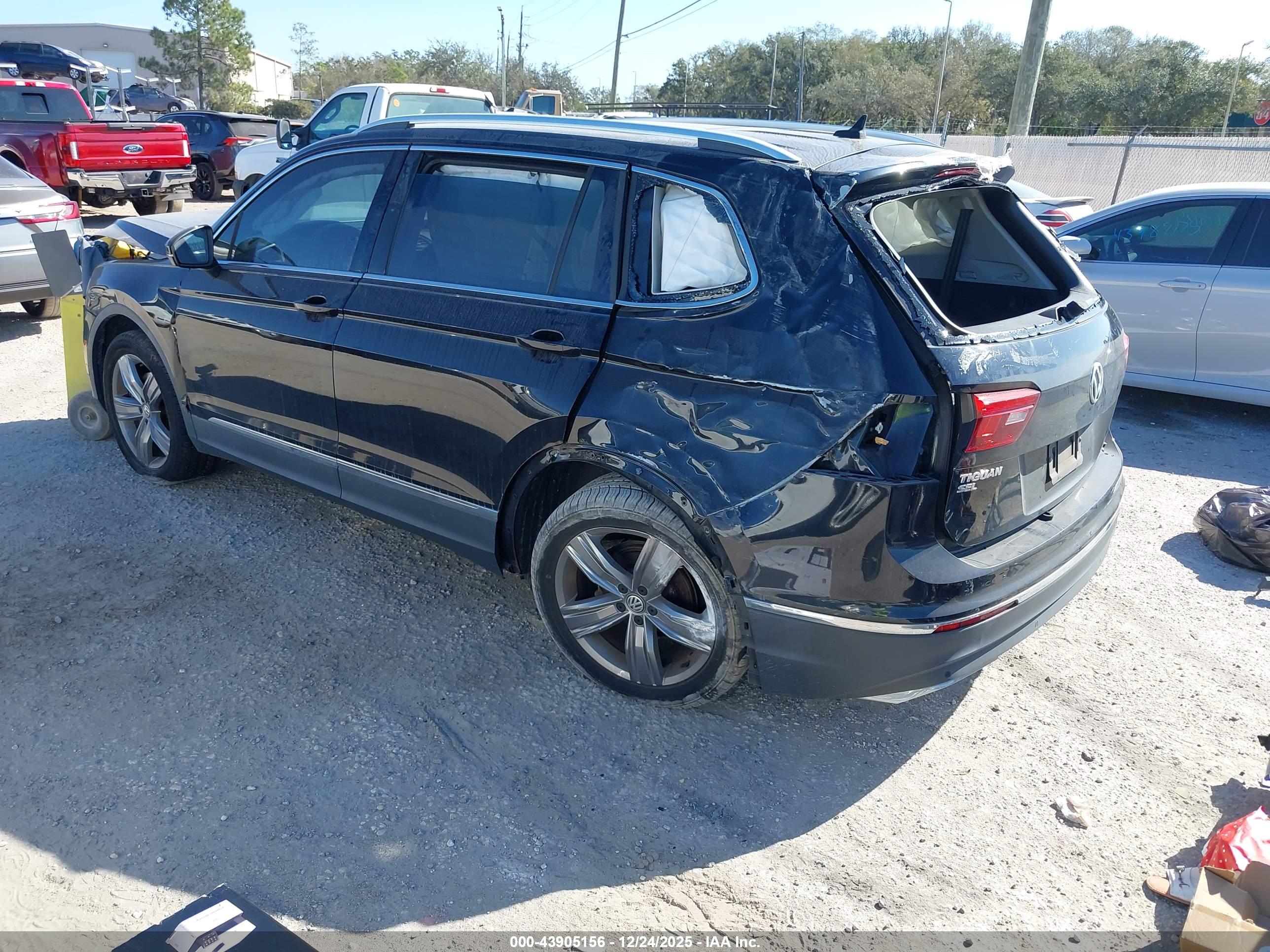 VOLKSWAGEN TIGUAN image 3