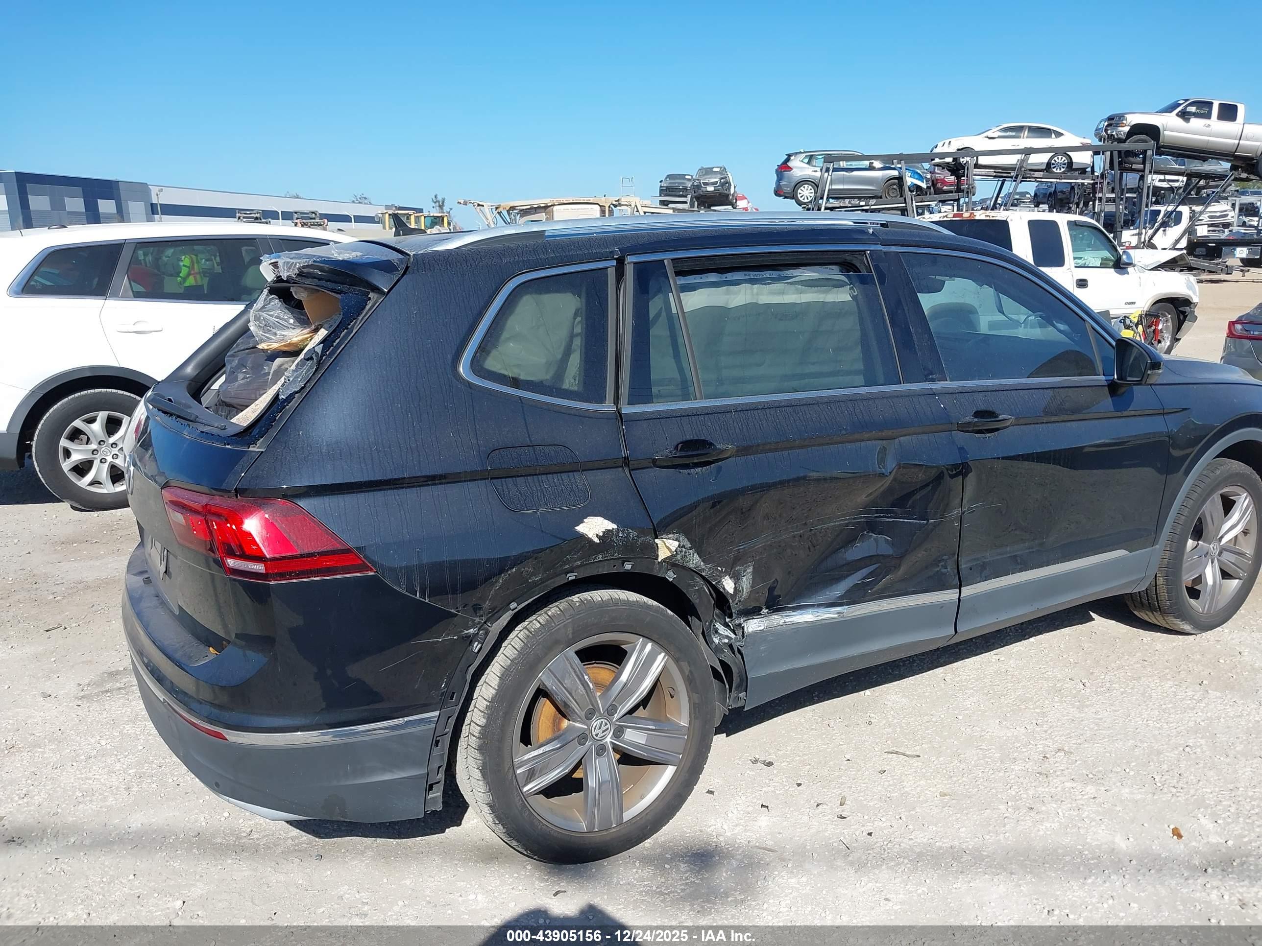 VOLKSWAGEN TIGUAN image 6