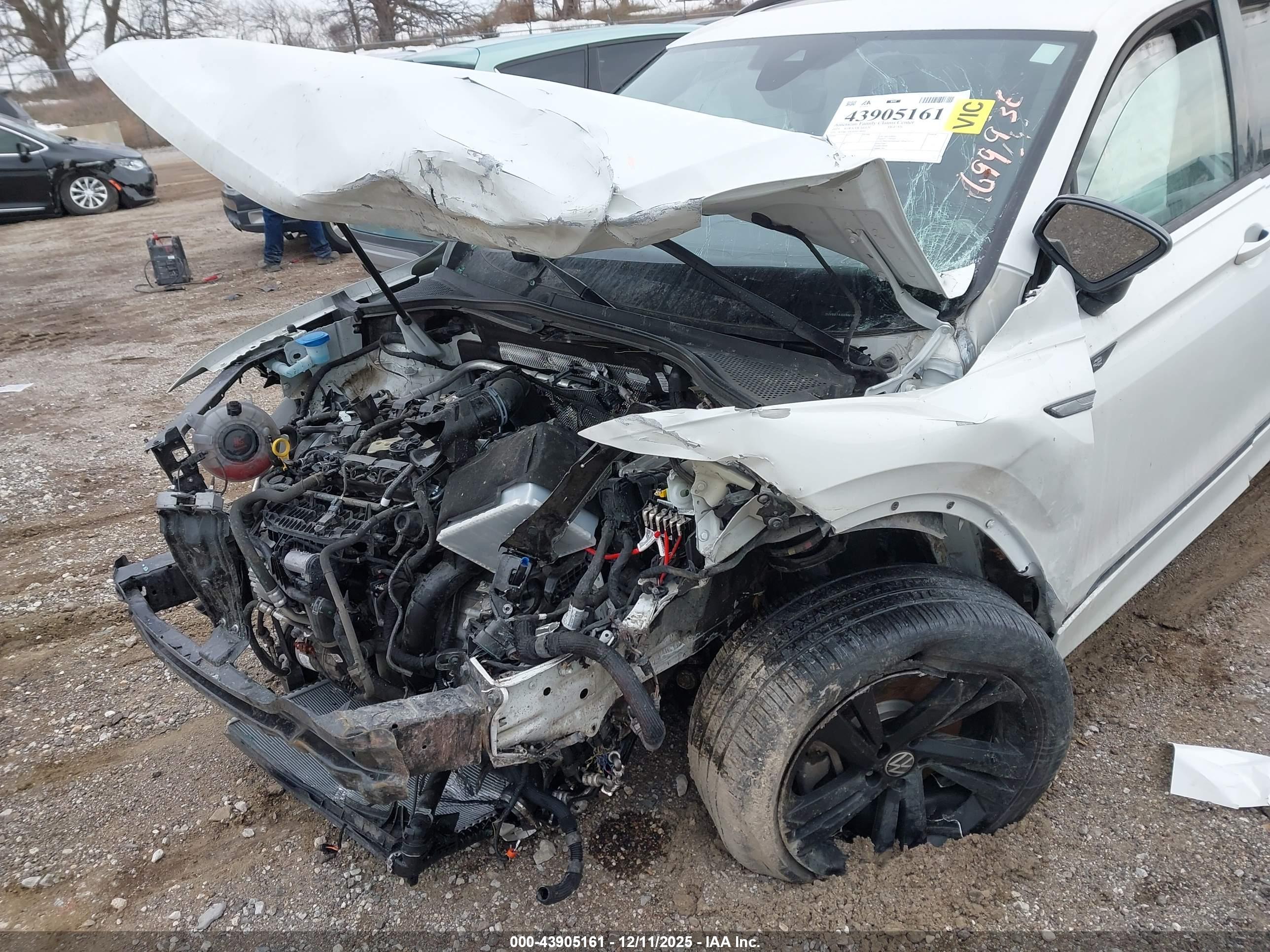VOLKSWAGEN TIGUAN image 6