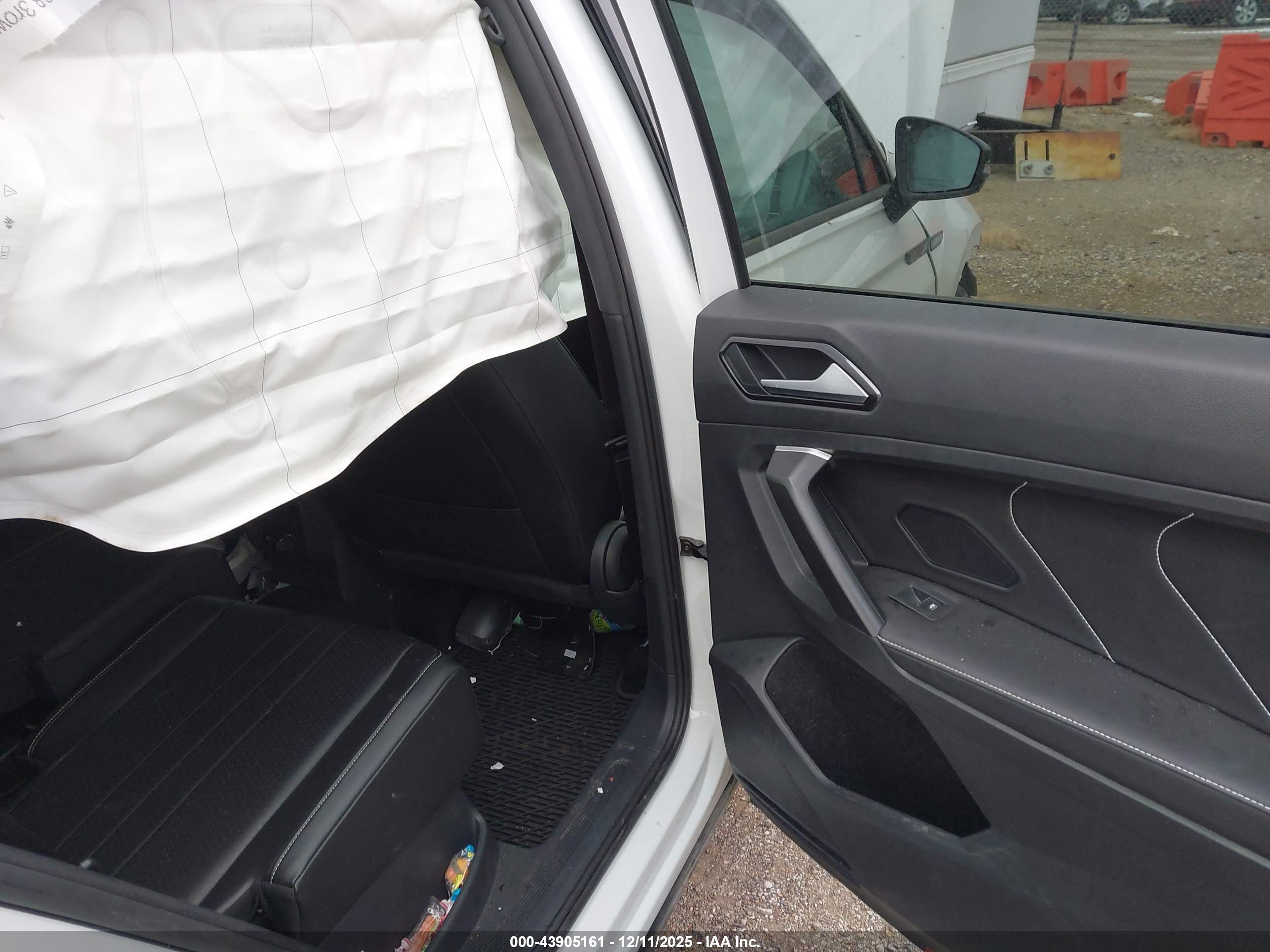 VOLKSWAGEN TIGUAN image 8