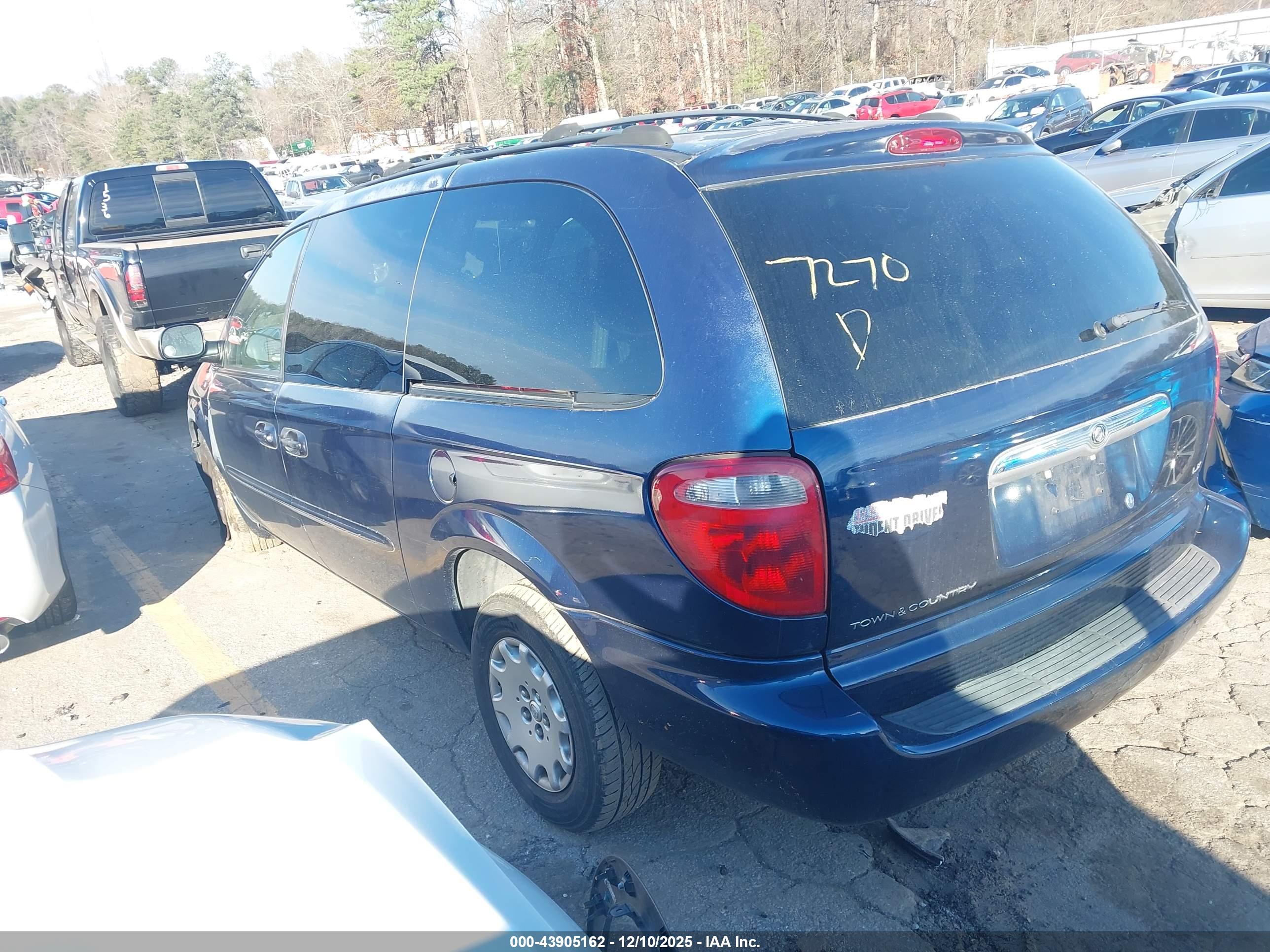 CHRYSLER TOWN image 3