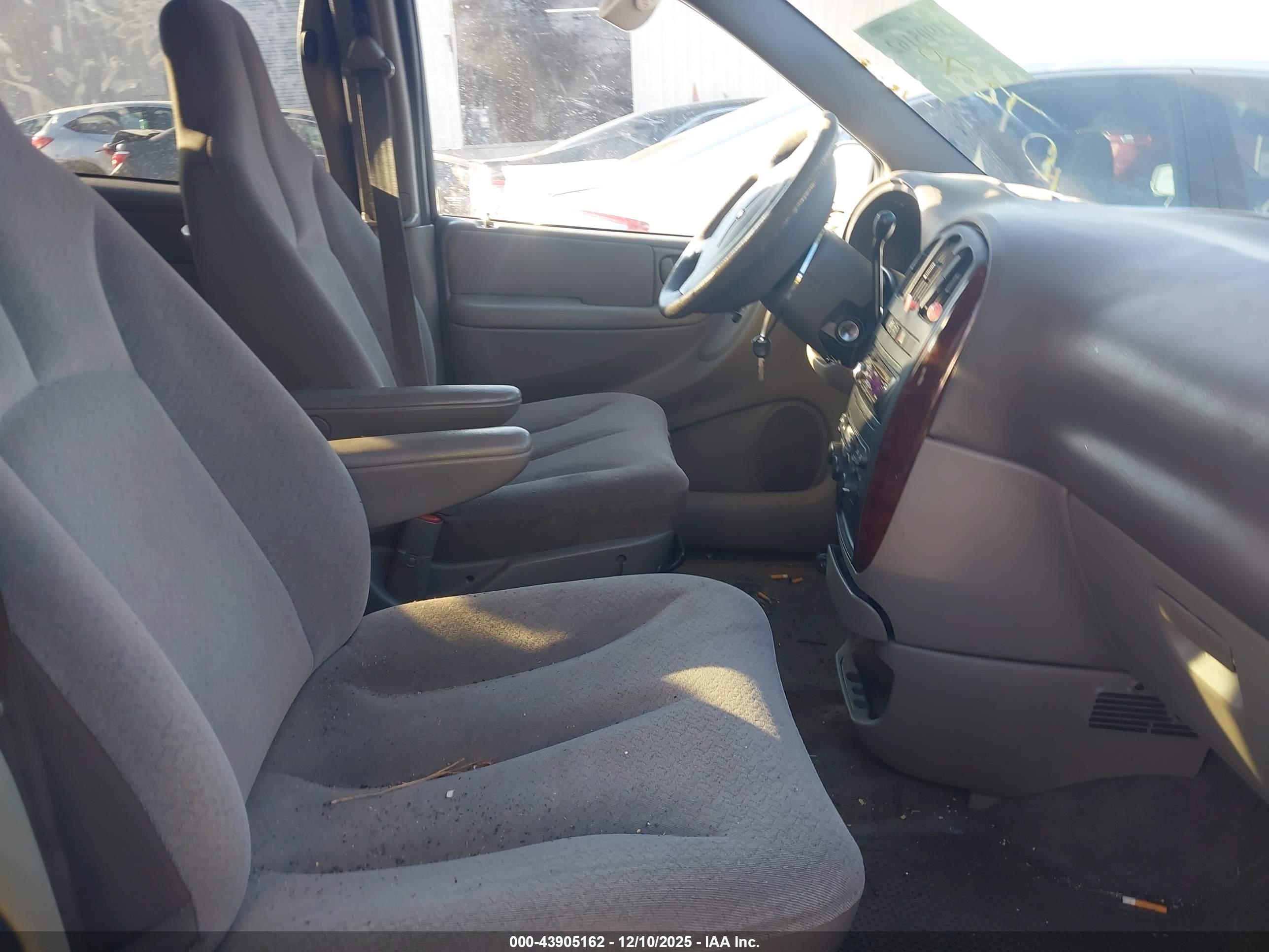 CHRYSLER TOWN image 5