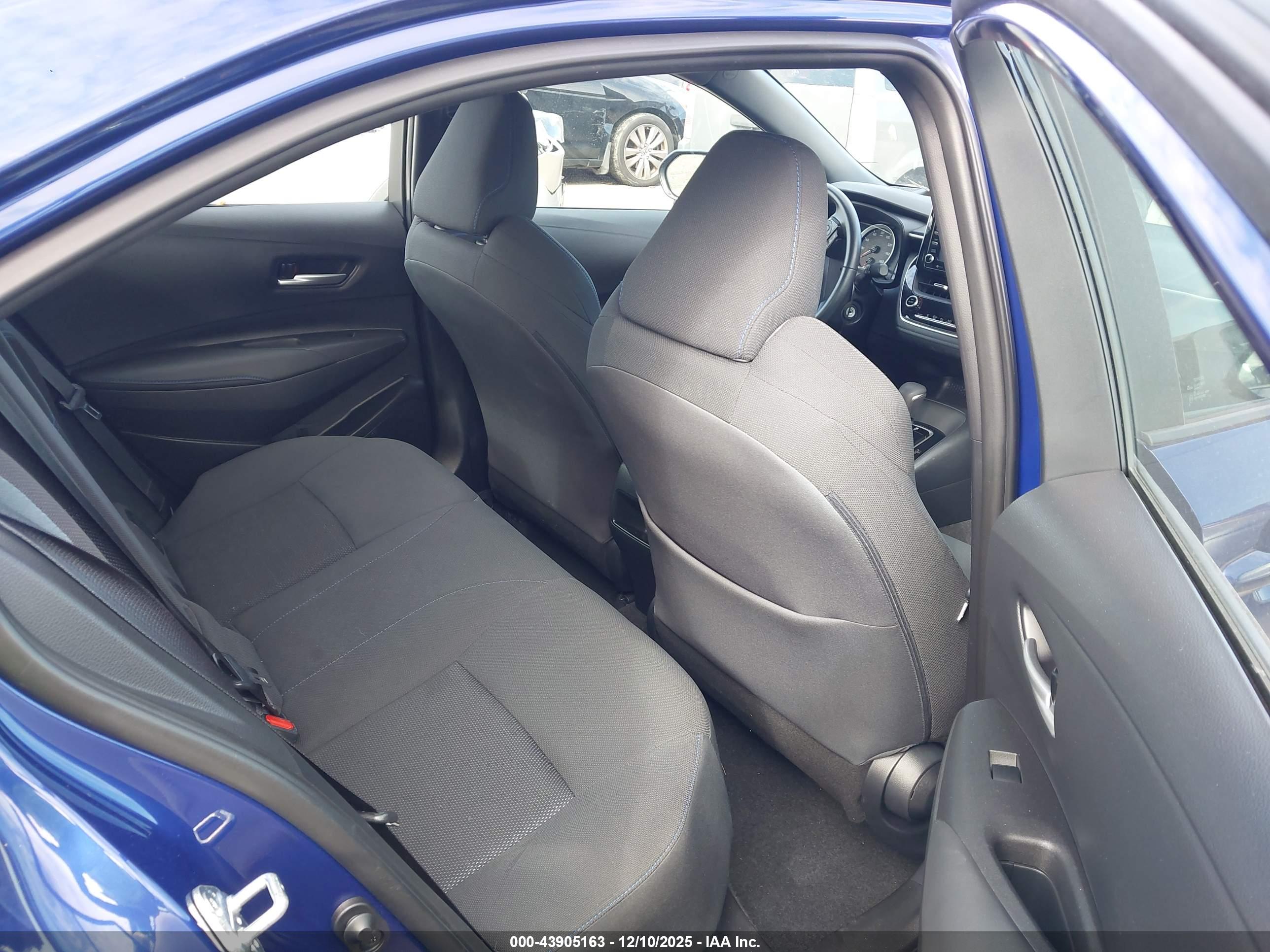 TOYOTA COROLLA image 8