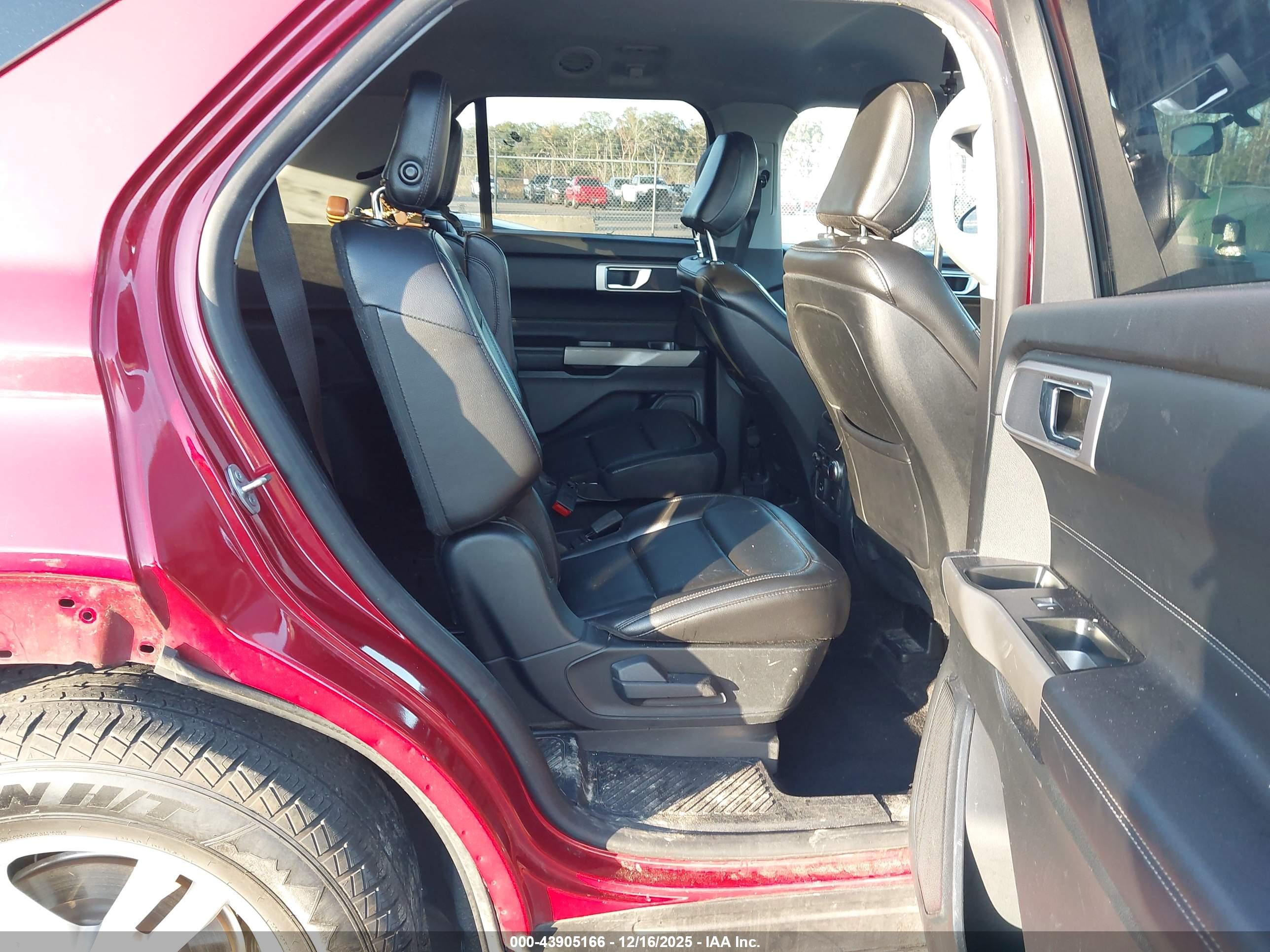 FORD EXPLORER image 8