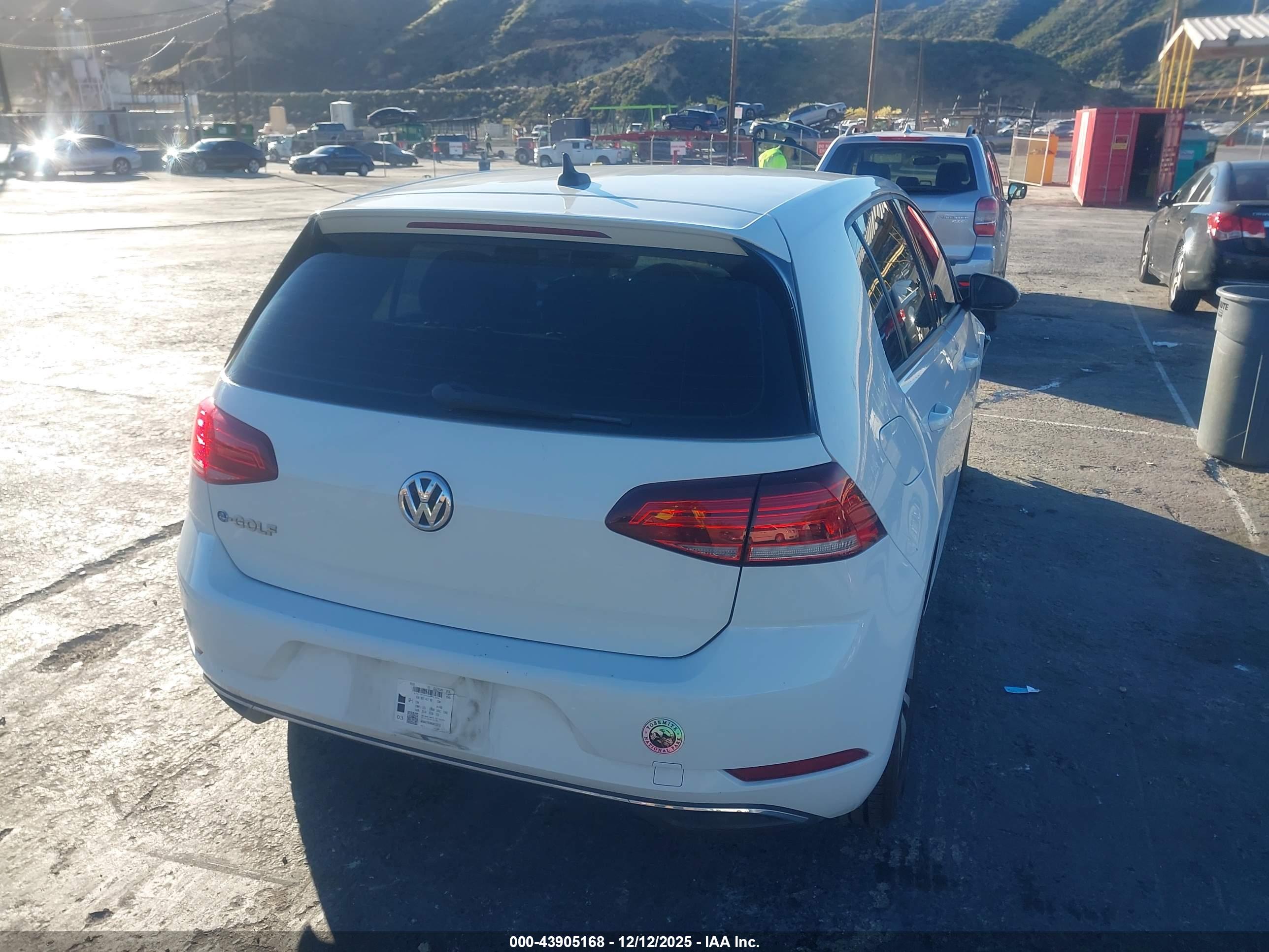 VOLKSWAGEN E-GOLF image 4
