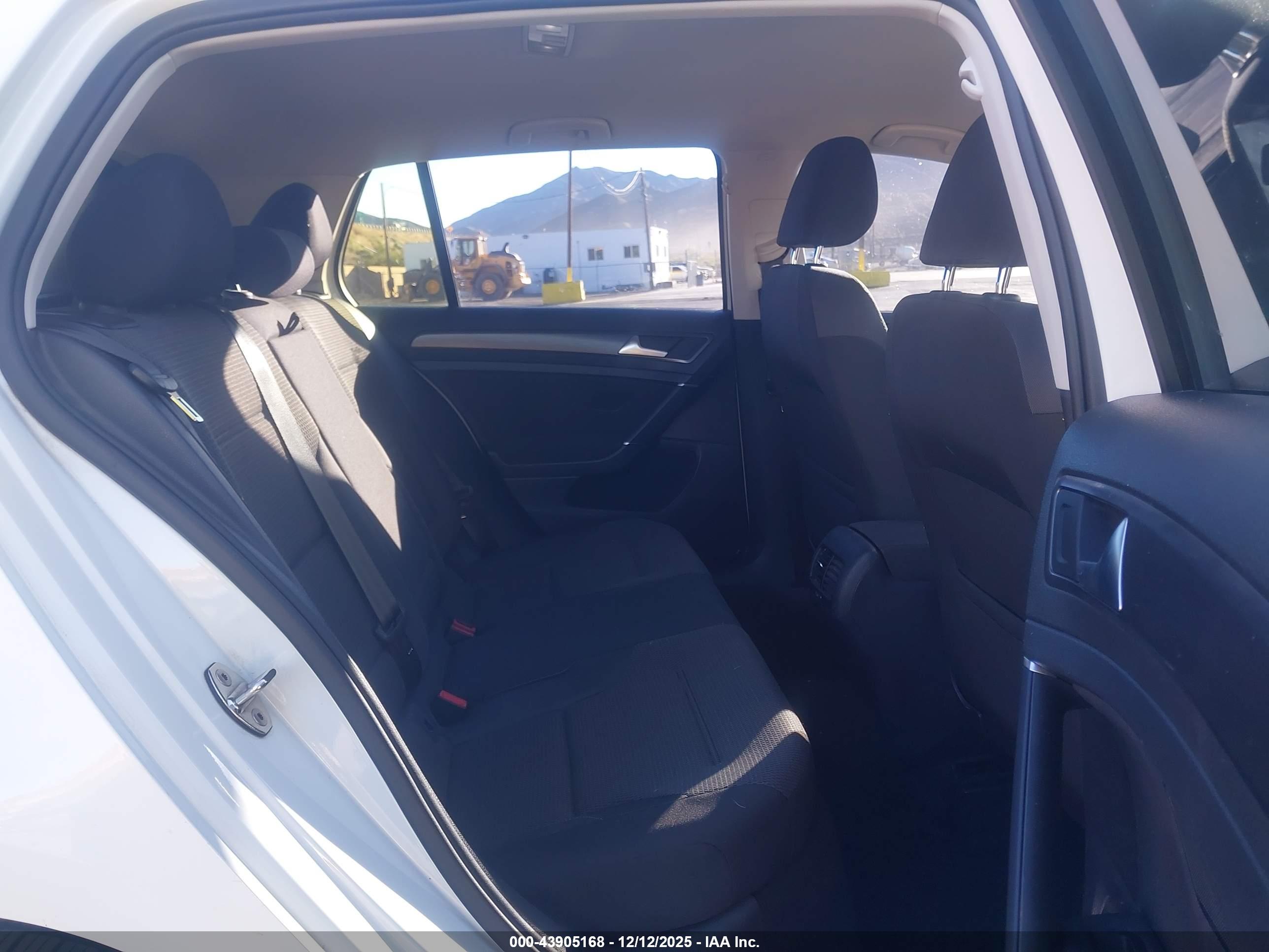 VOLKSWAGEN E-GOLF image 8