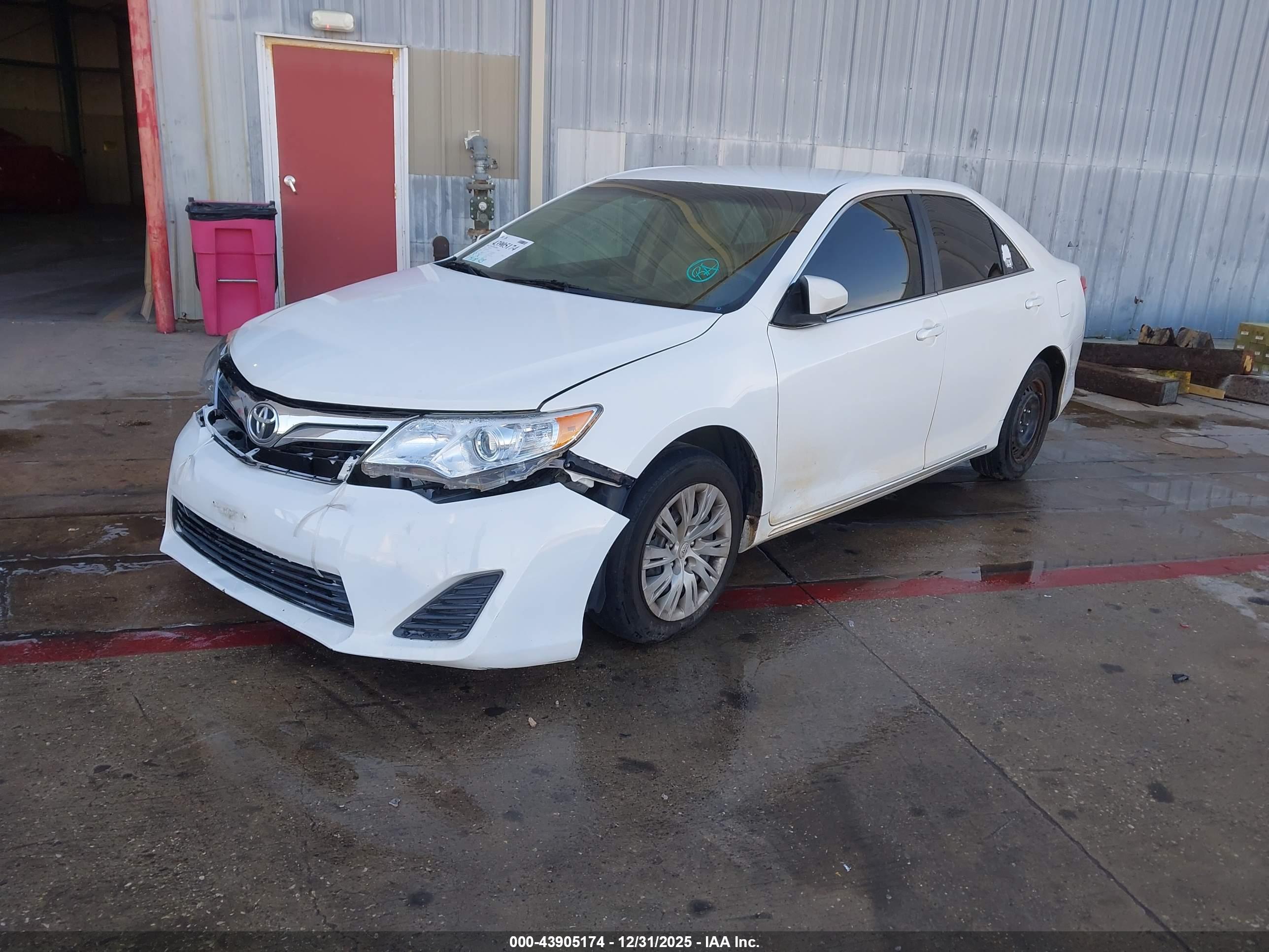 TOYOTA CAMRY image 2