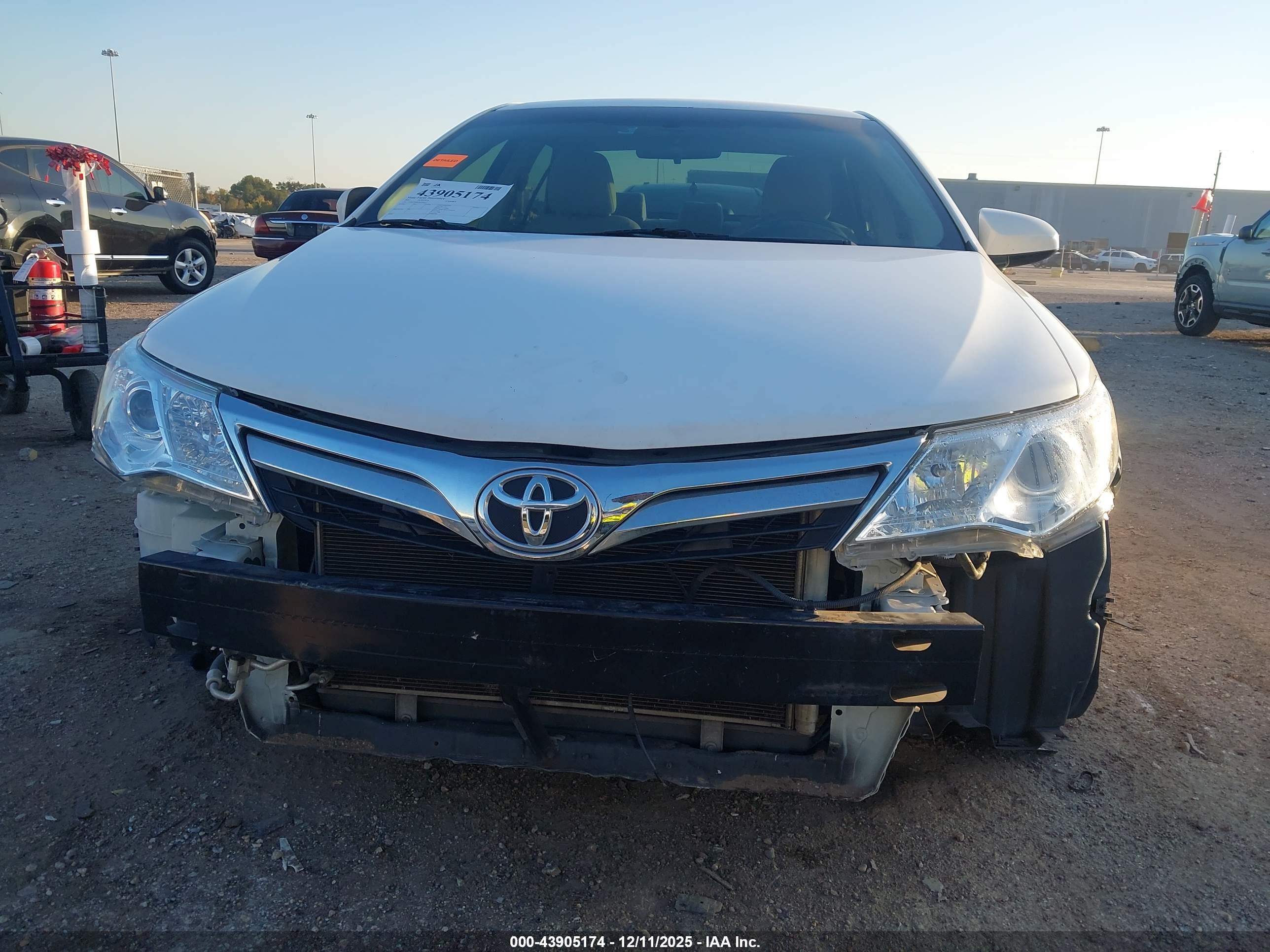TOYOTA CAMRY image 6