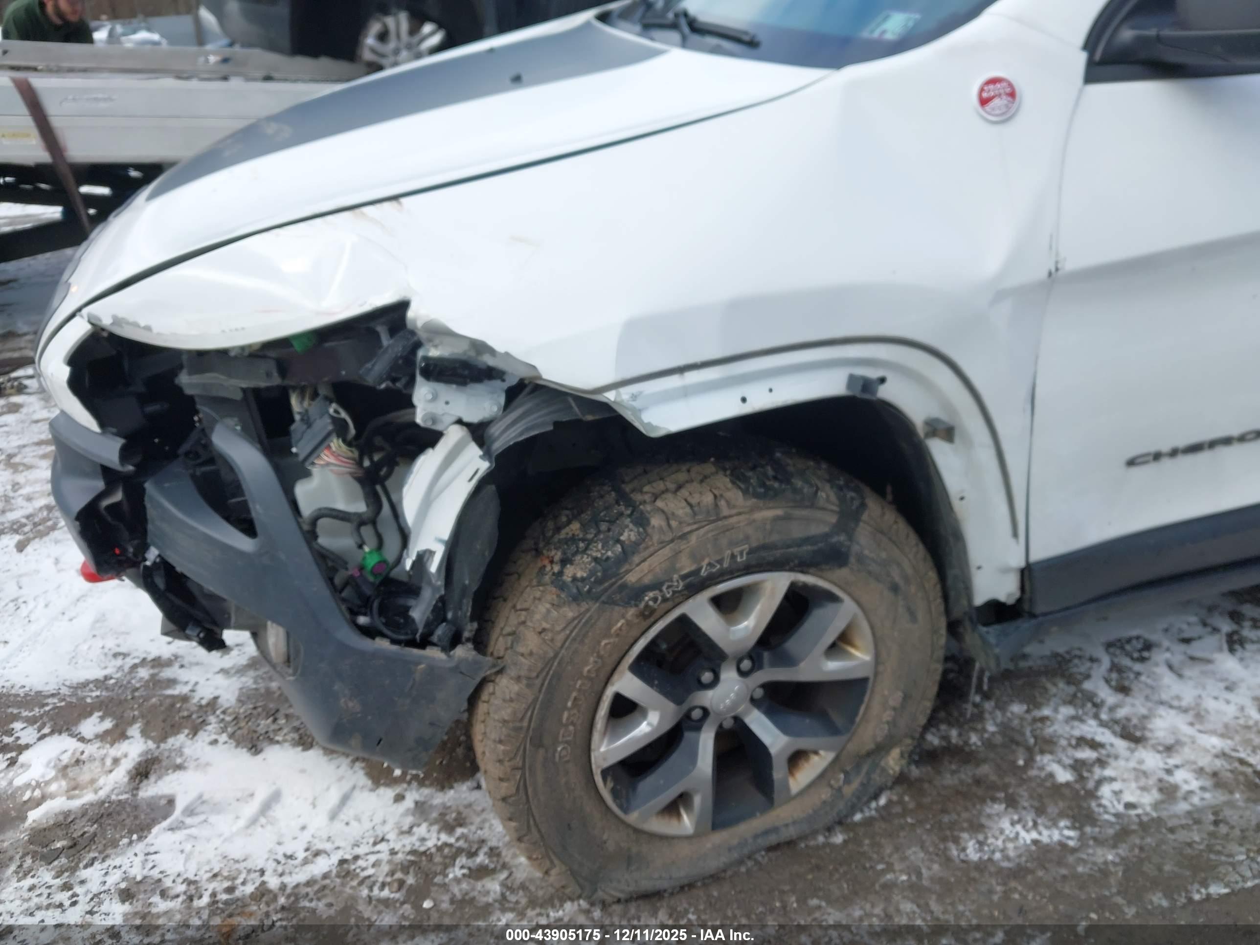 JEEP CHEROKEE image 6