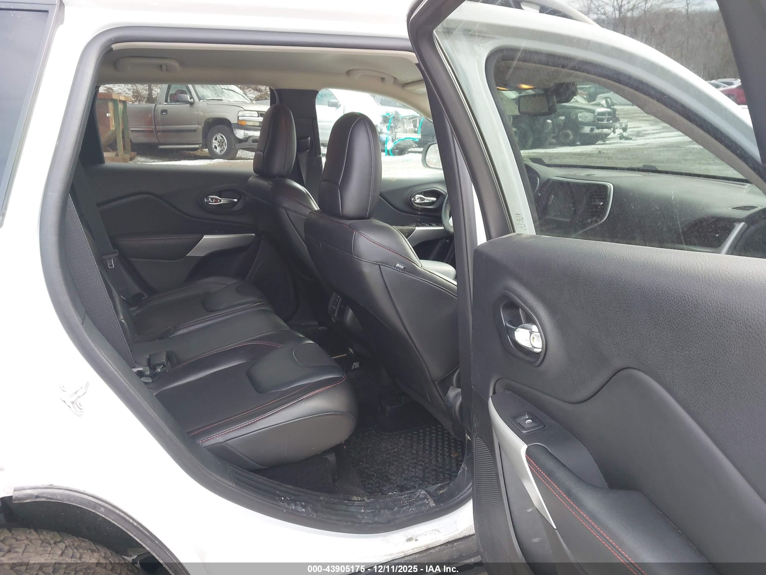 JEEP CHEROKEE image 8