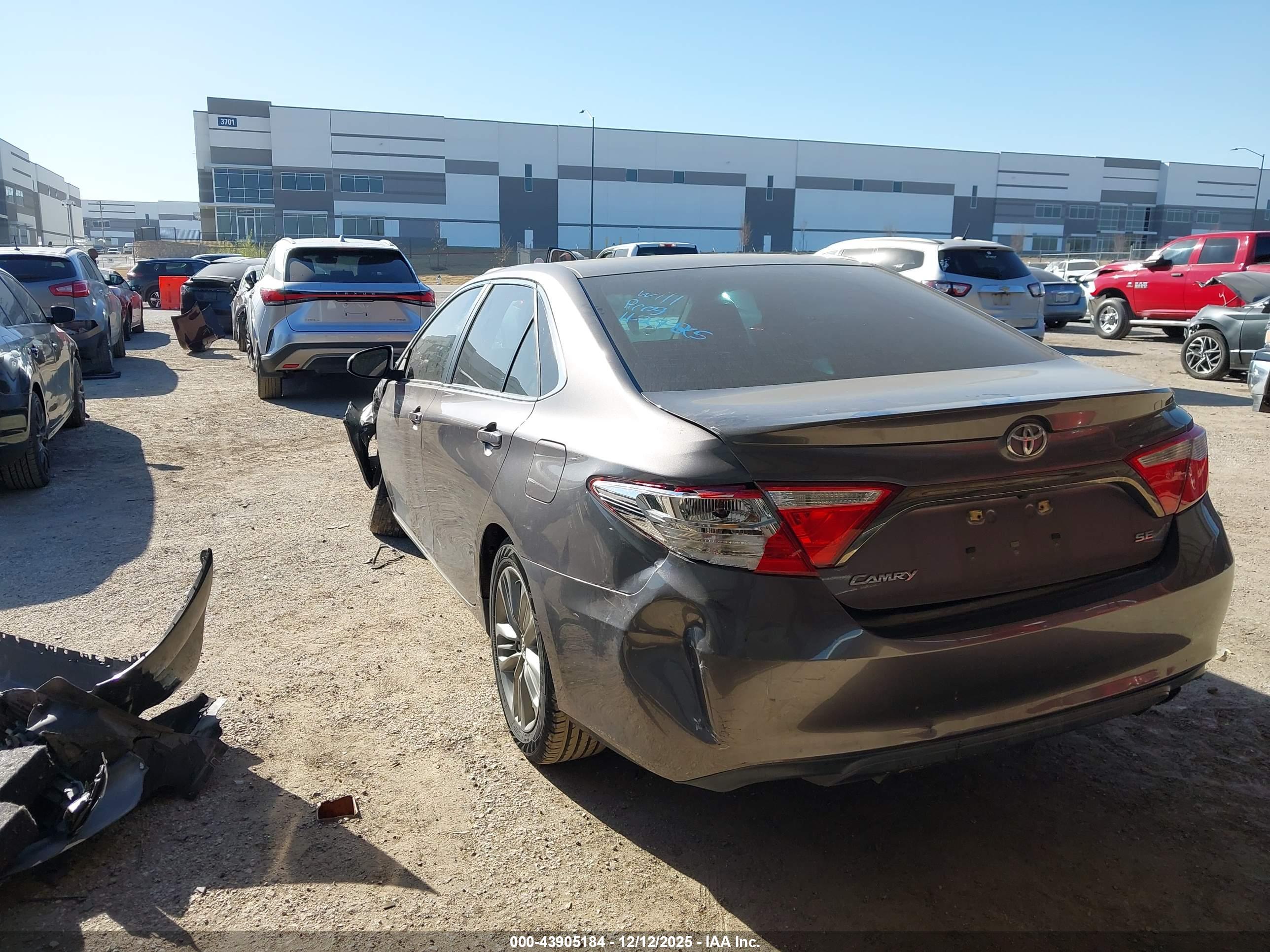 TOYOTA CAMRY image 3